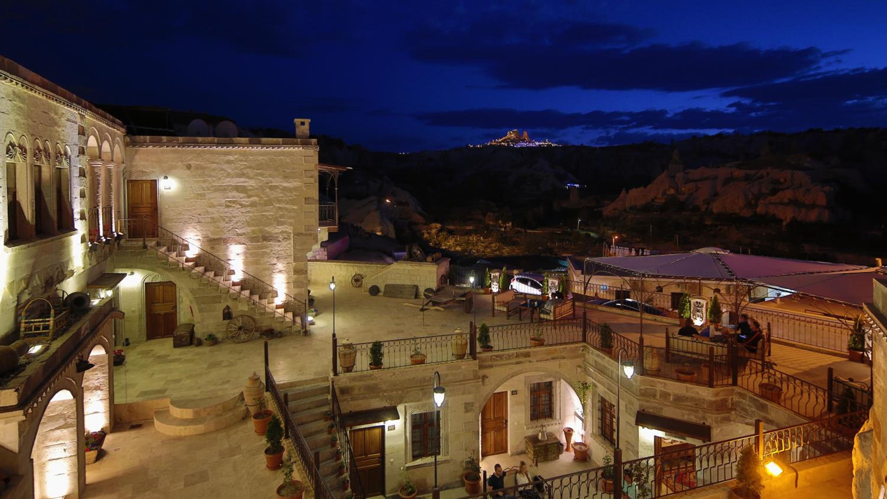 Harman Cave Hotel - Image 14