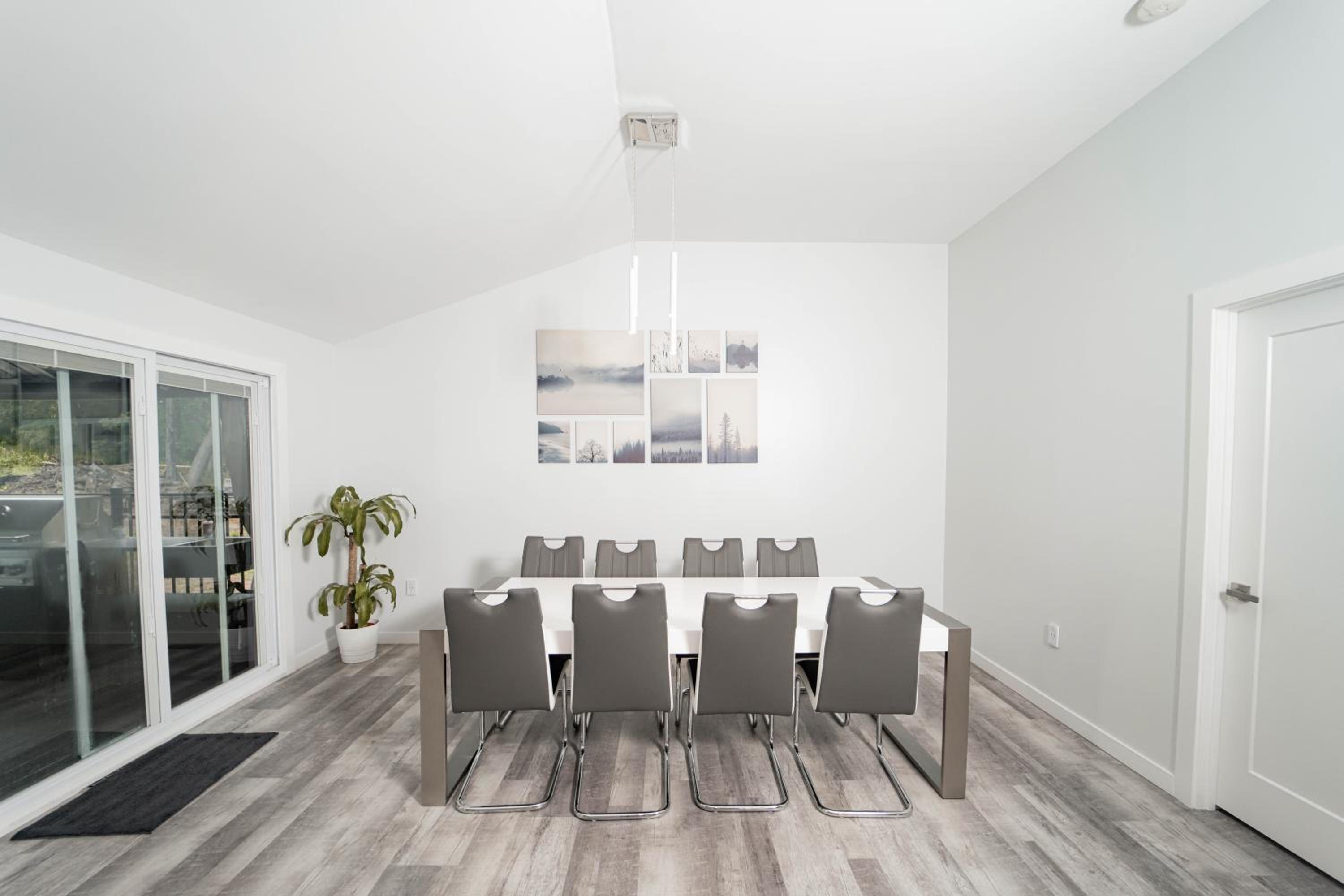 Modern home with a private Heated pool and jacuzzi view 3