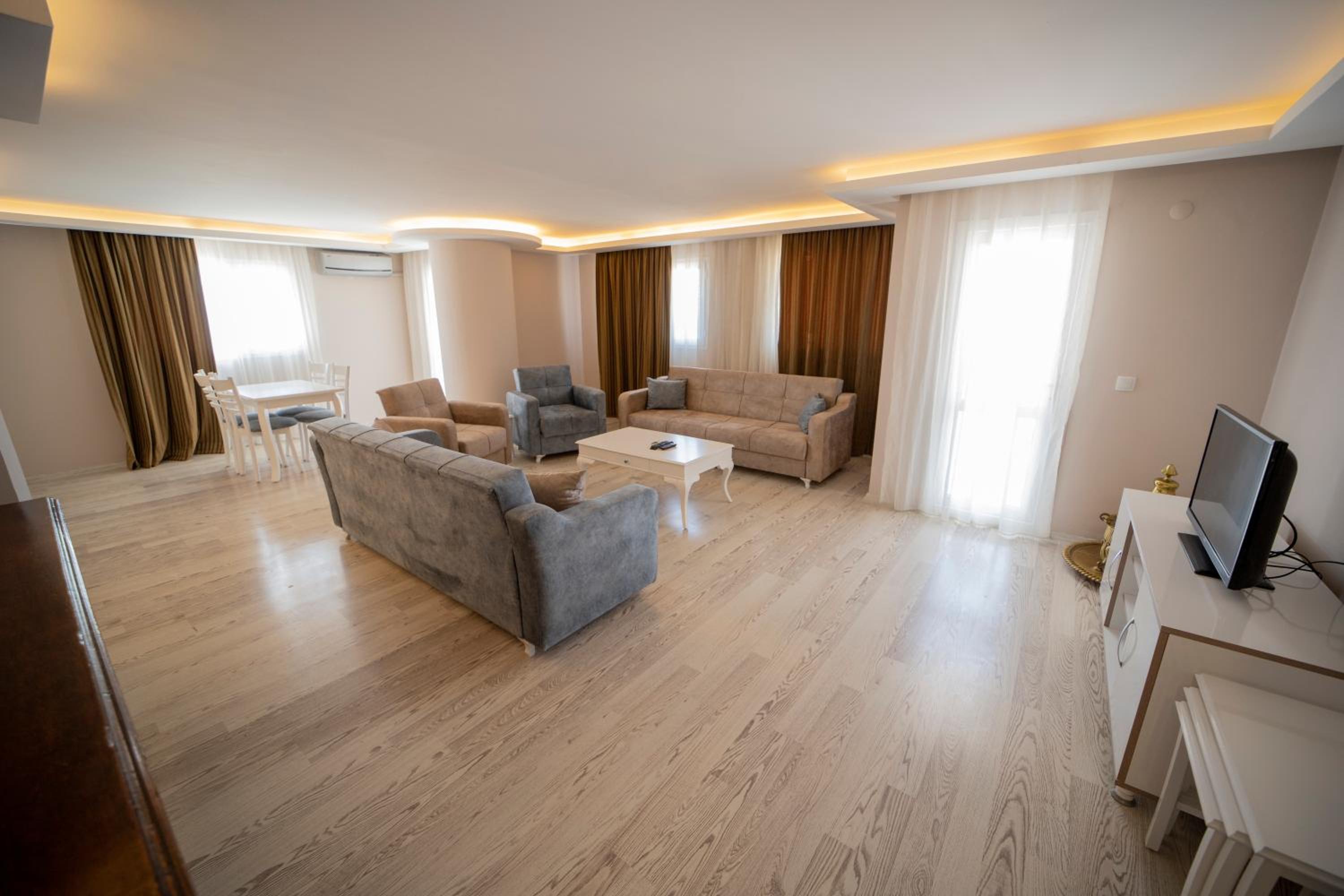 Silver Tower Residence - Image 20