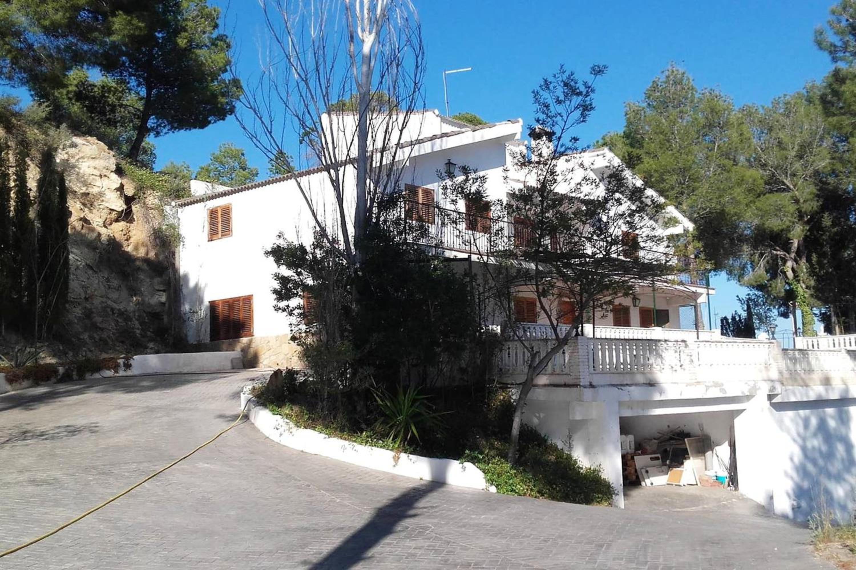 Picturesque Villa in Chulilla with Private Pool
