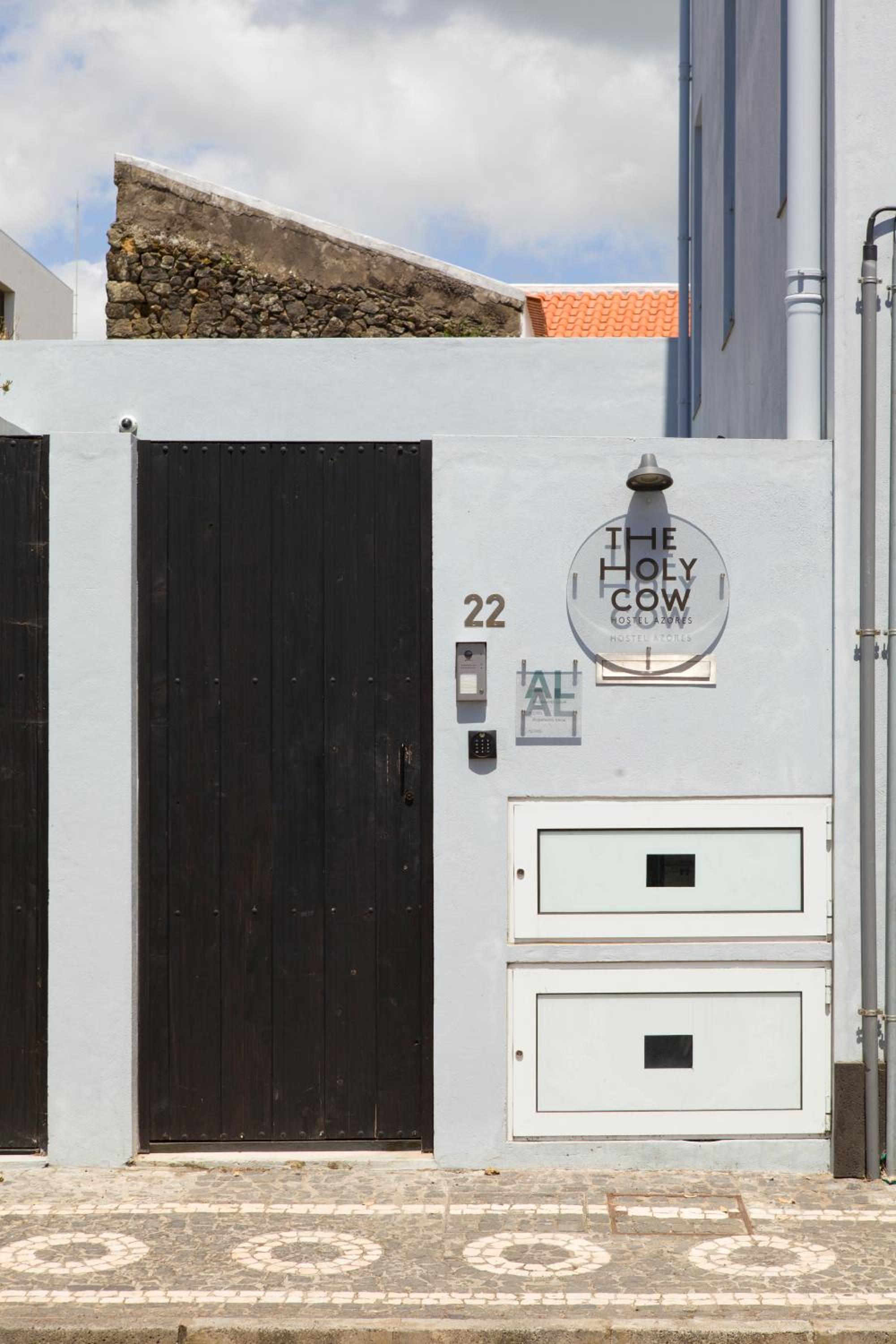 Hotel THE HOLY COW - Hostel & Suites - Image 1