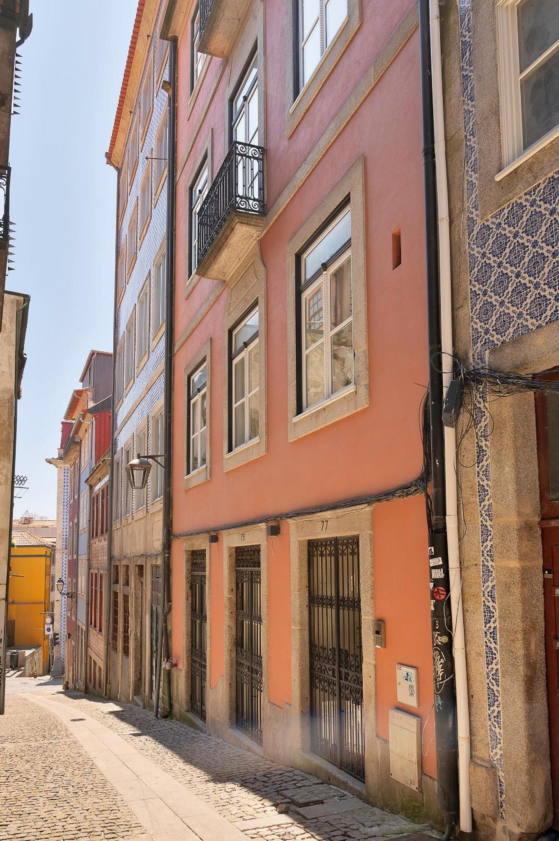 Ribeira Trendy Flat in Medieval Mercadores Street view 2