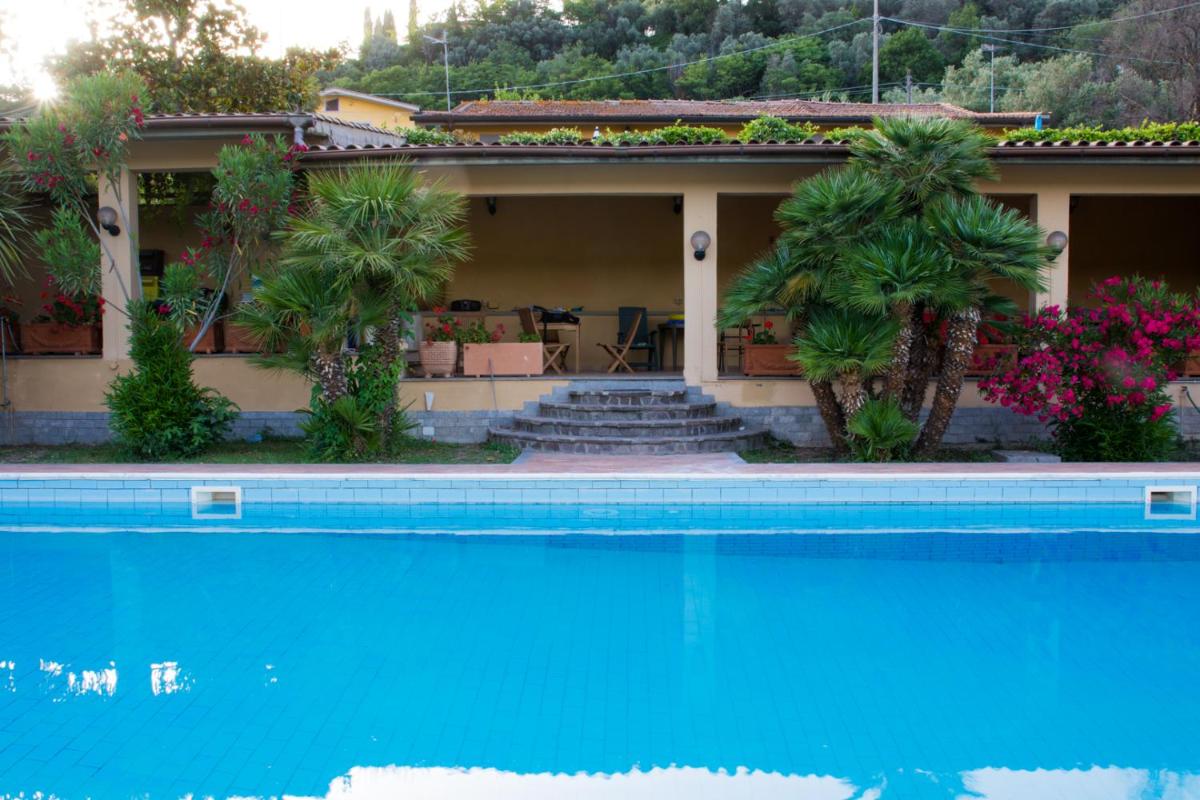 Rea Villa photo 2