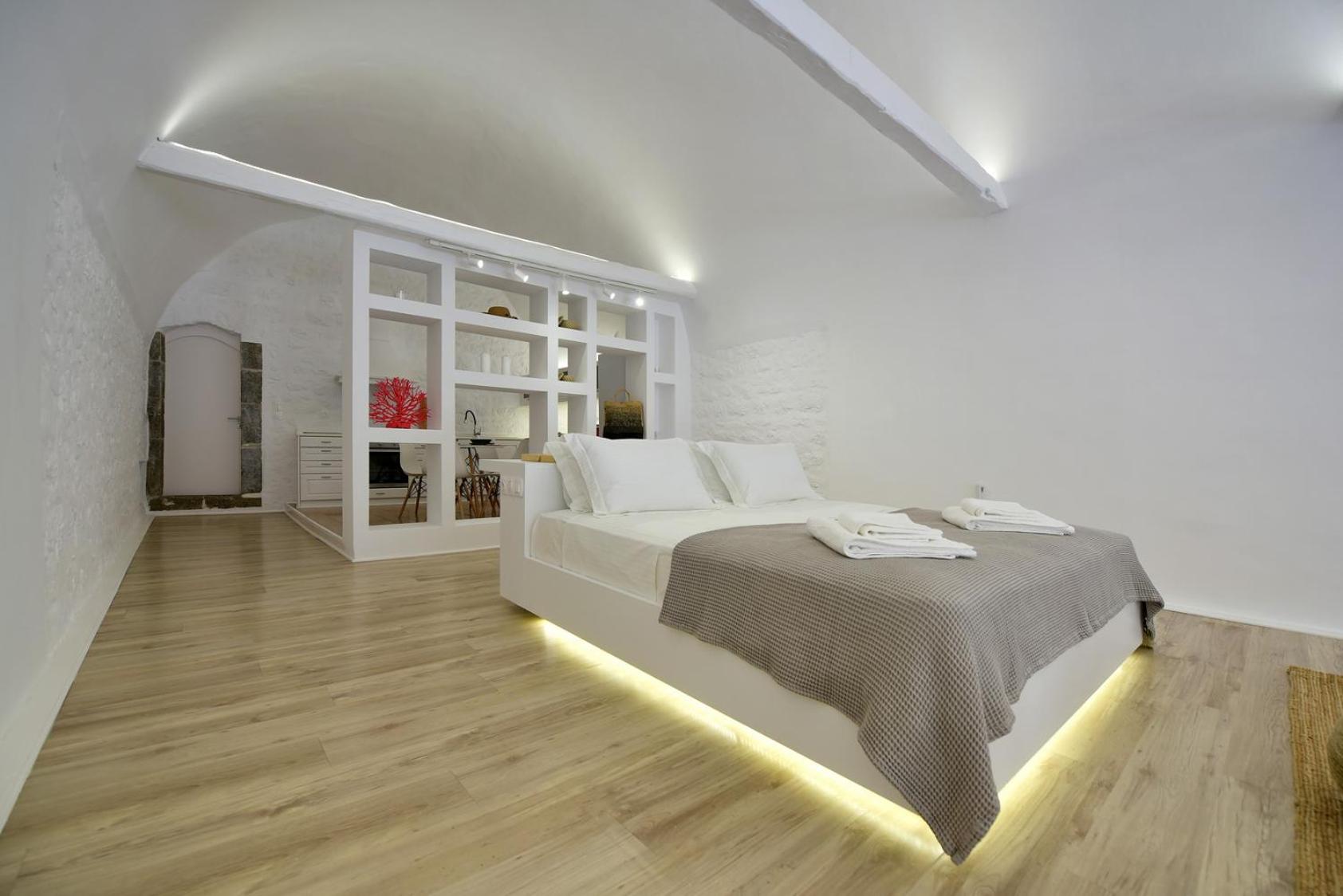 Hydra Hospitality Port Apartment view 3