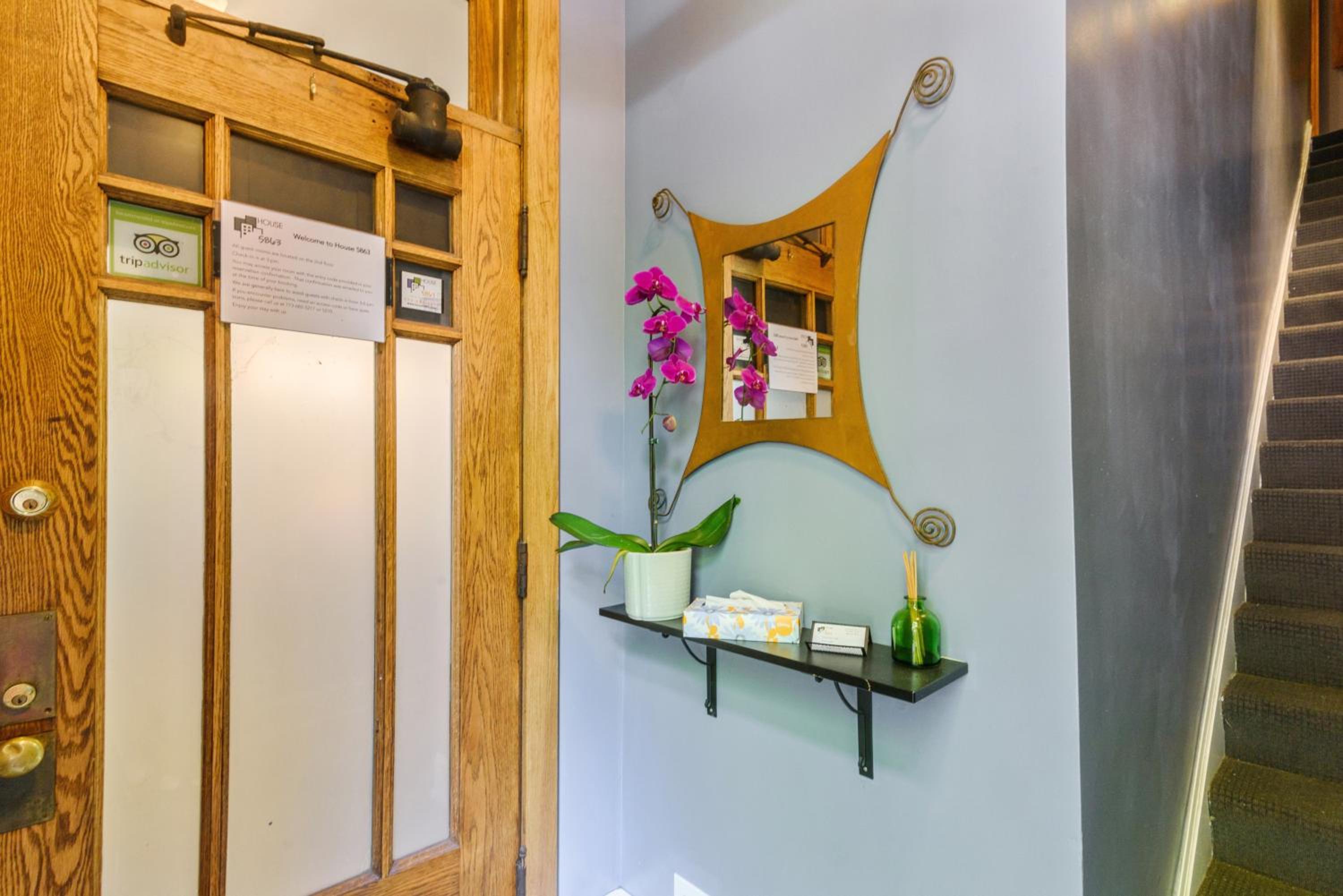 House 5863- Chicago's Premier Bed and Breakfast - Image 5