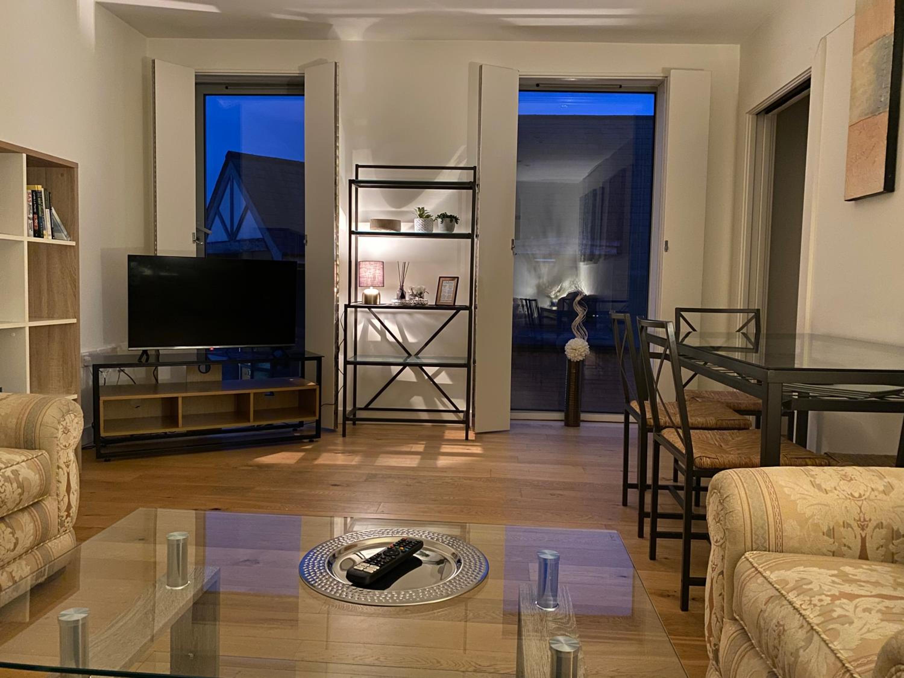 Central, modern and peaceful, lovely Cathedral views, two-bed apartment with 40" smart TV & free onsite parking view 3