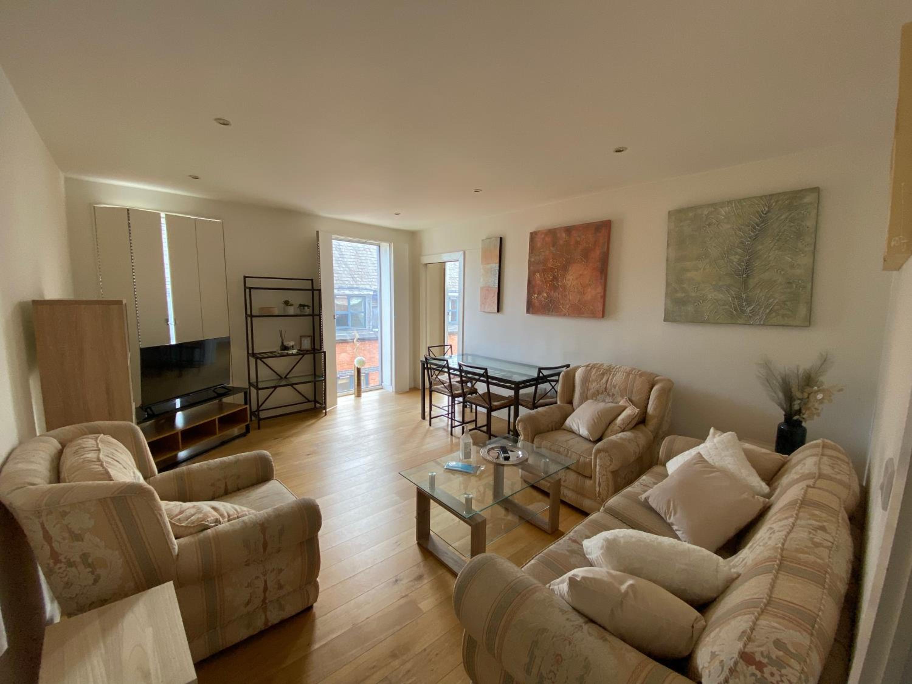 Central, modern and peaceful, lovely Cathedral views, two-bed apartment with 40" smart TV & free onsite parking view 4