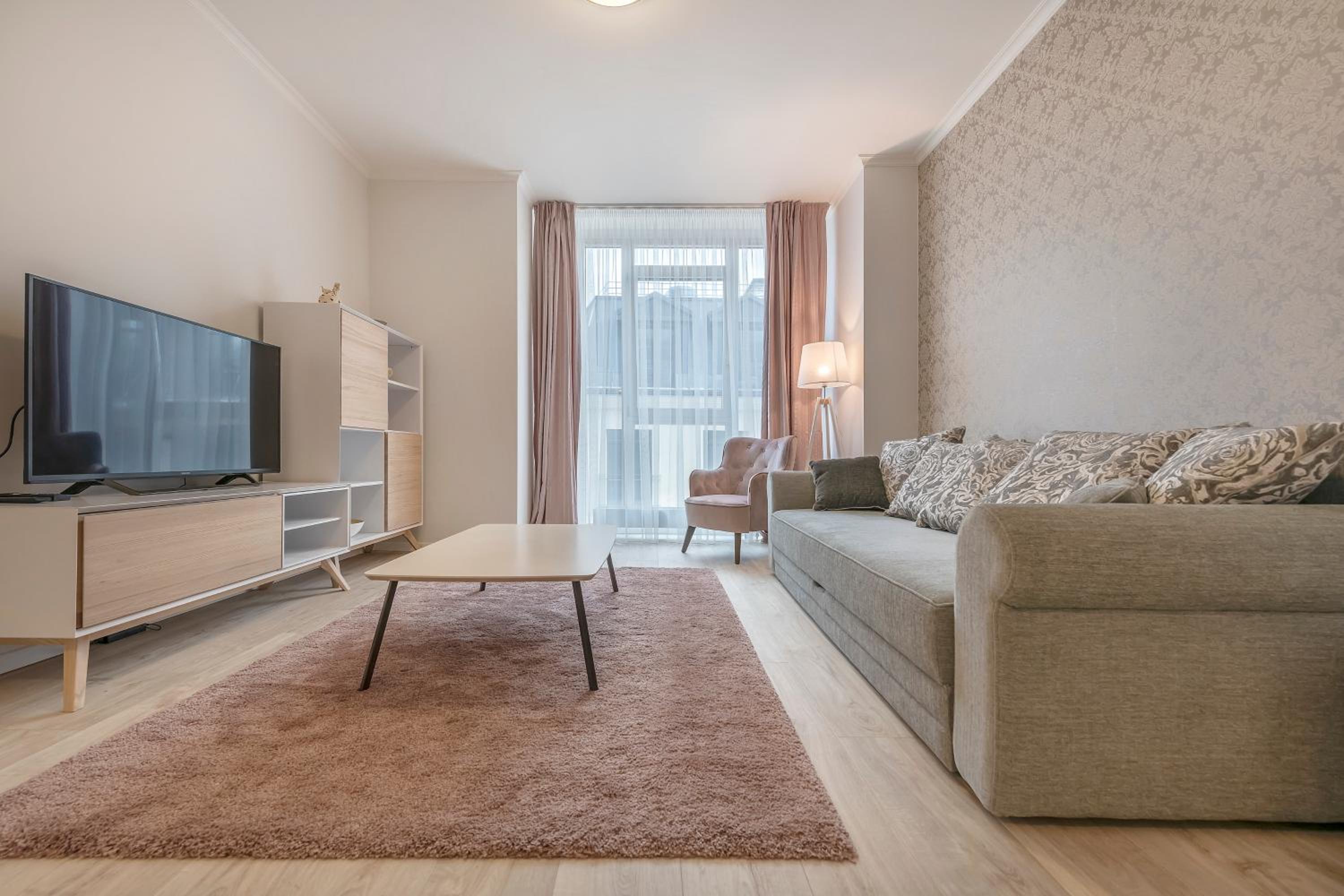 HaPPy Inn Rich Studio, Self Check-In-24x7,Parking-in-the-underground-Garage view 2