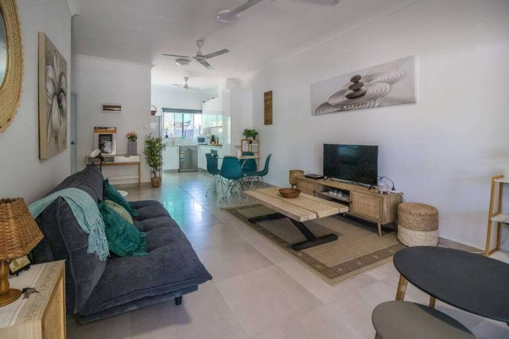 ZEN HIDEAWAY - Cozy 2-BR Modern Design with Aircon