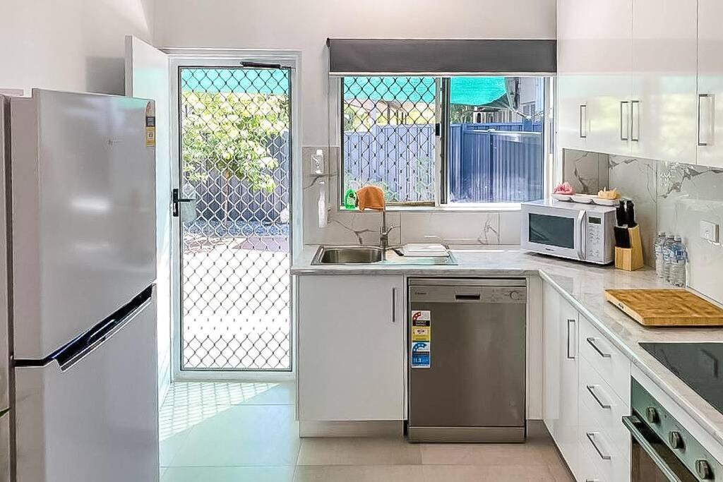 ZEN HIDEAWAY - Cozy 2-BR Modern Design with Aircon