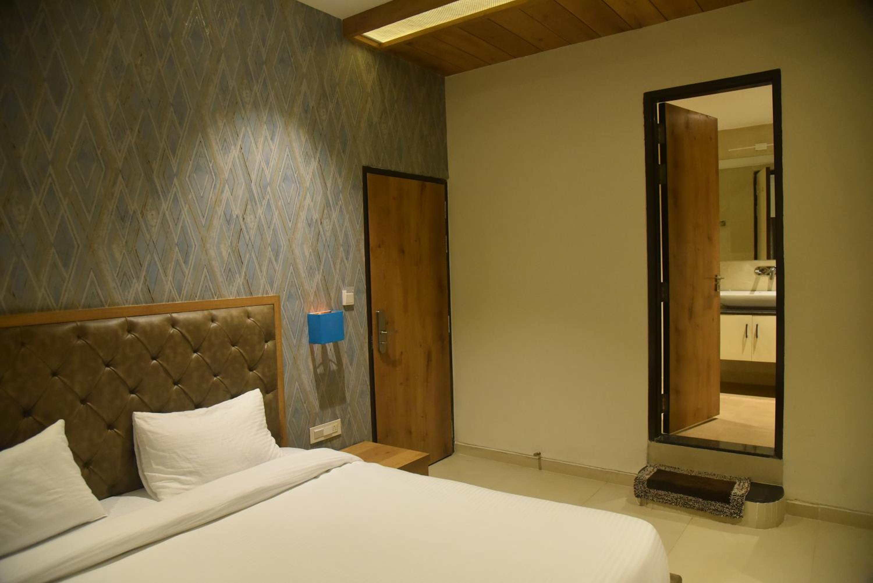 Aceotel Select Mayur