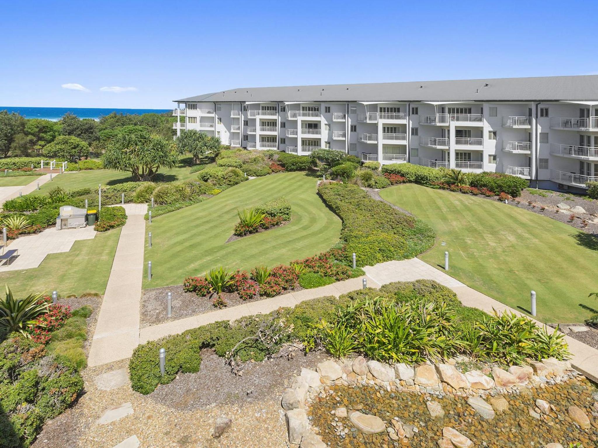 Hotel Resort on the Beach 4302 with resort Pool - Image 1