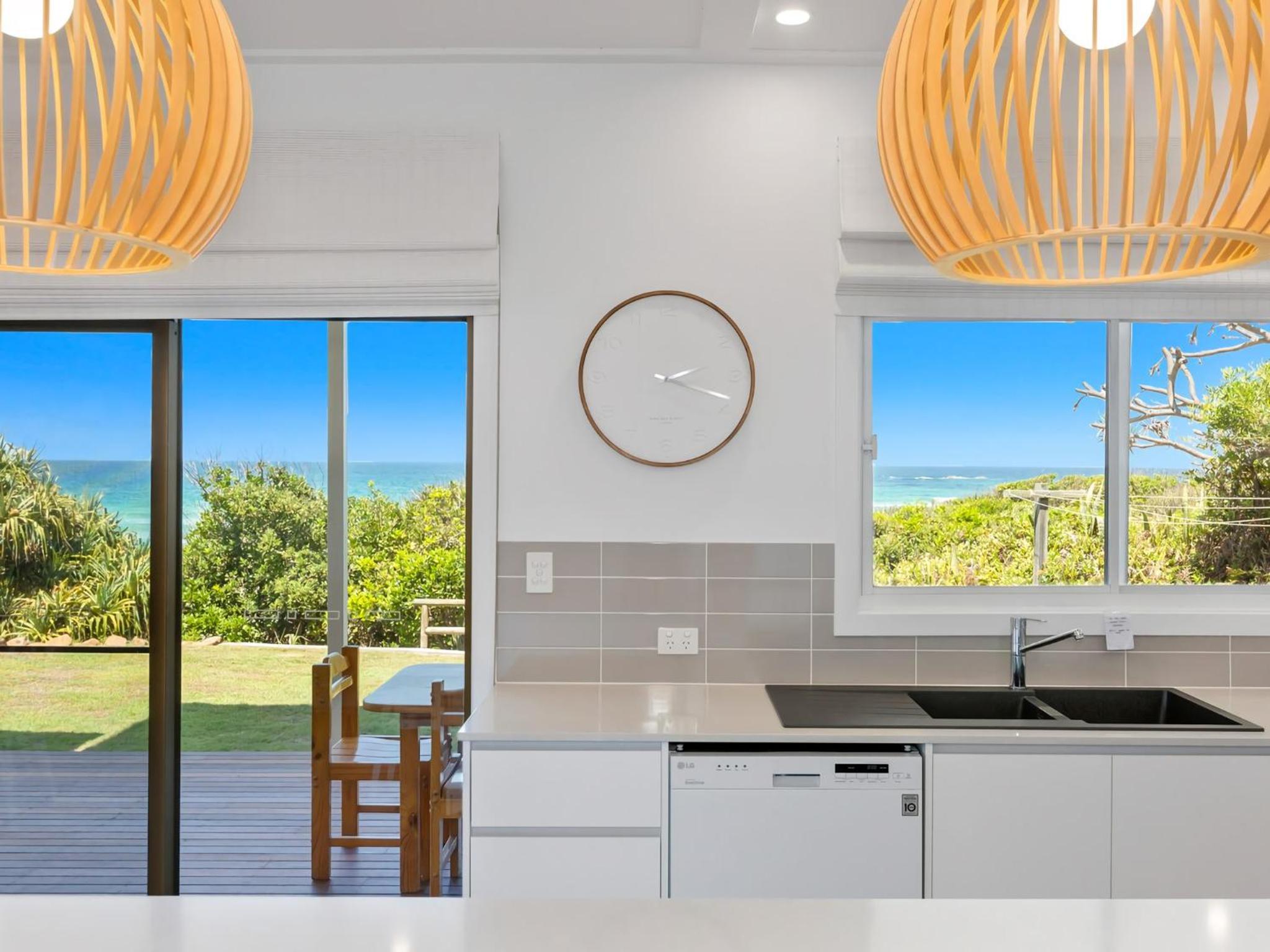 Sandpiper Beachfront House - Hastings Point