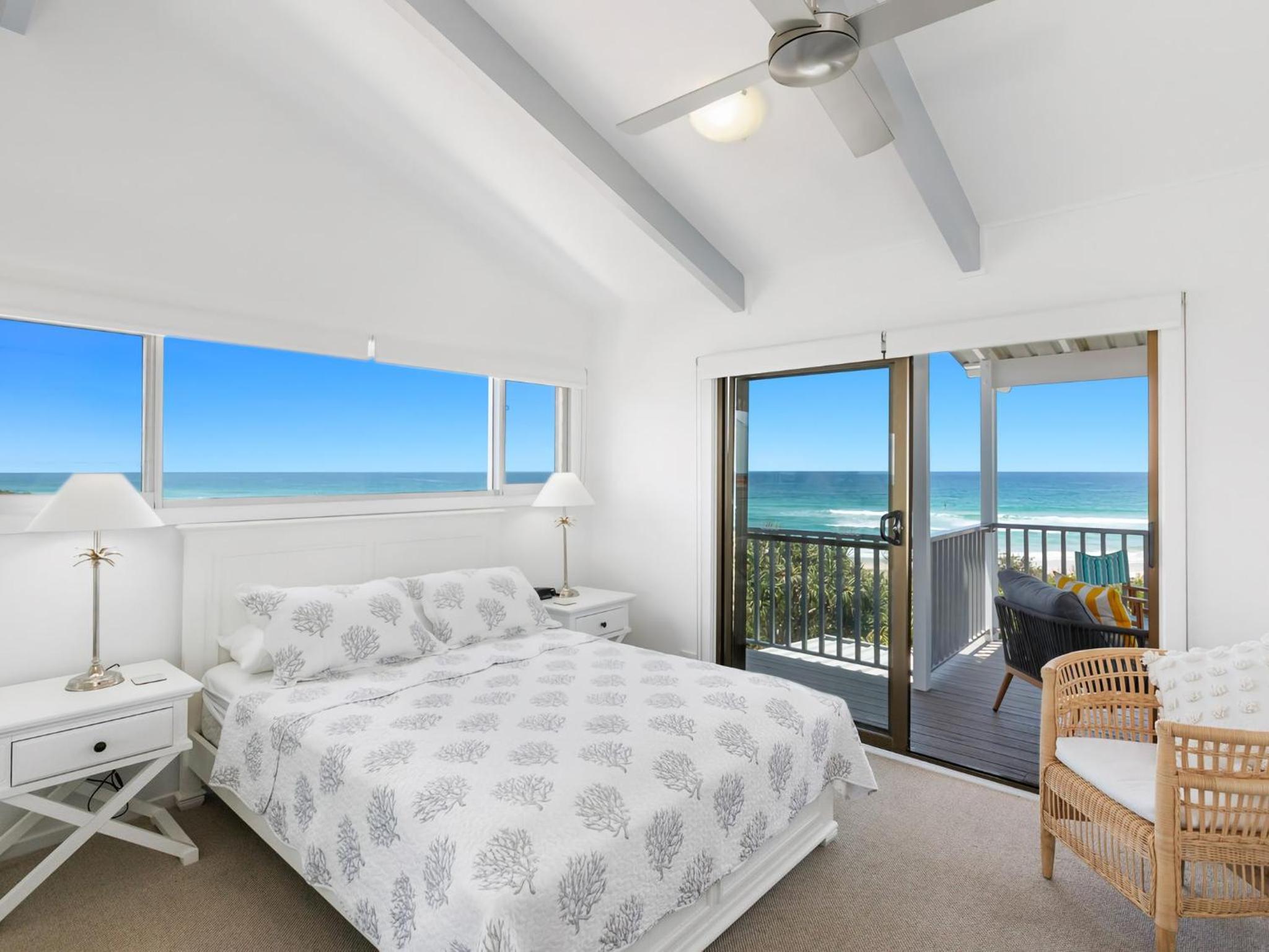 Sandpiper Beachfront House - Hastings Point