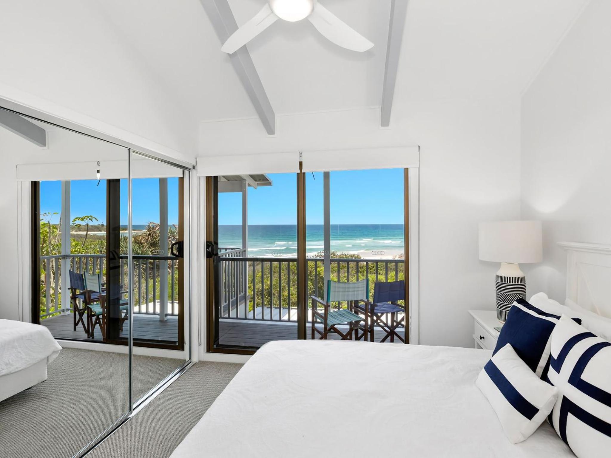 Sandpiper Beachfront House - Hastings Point