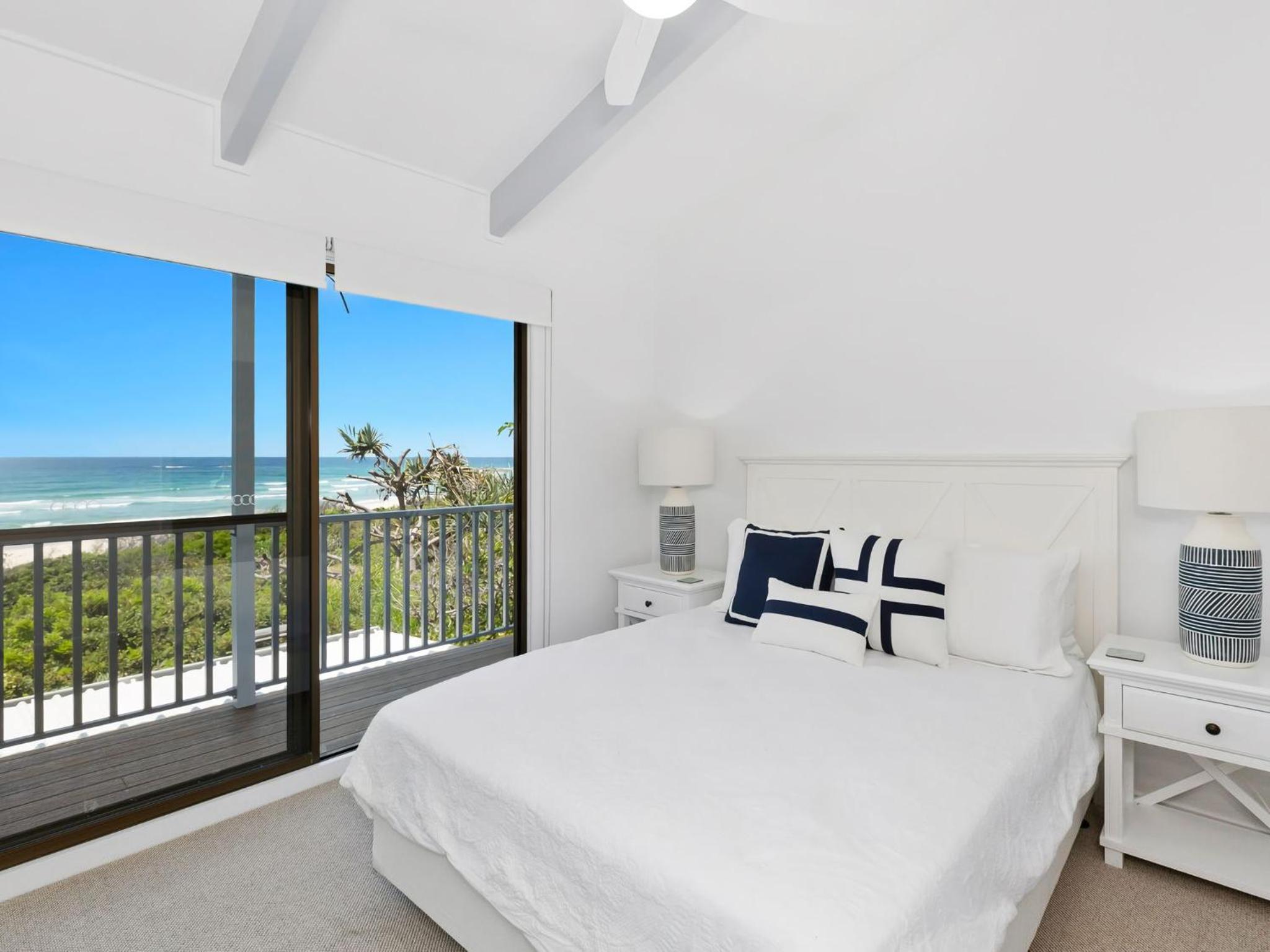 Sandpiper Beachfront House - Hastings Point