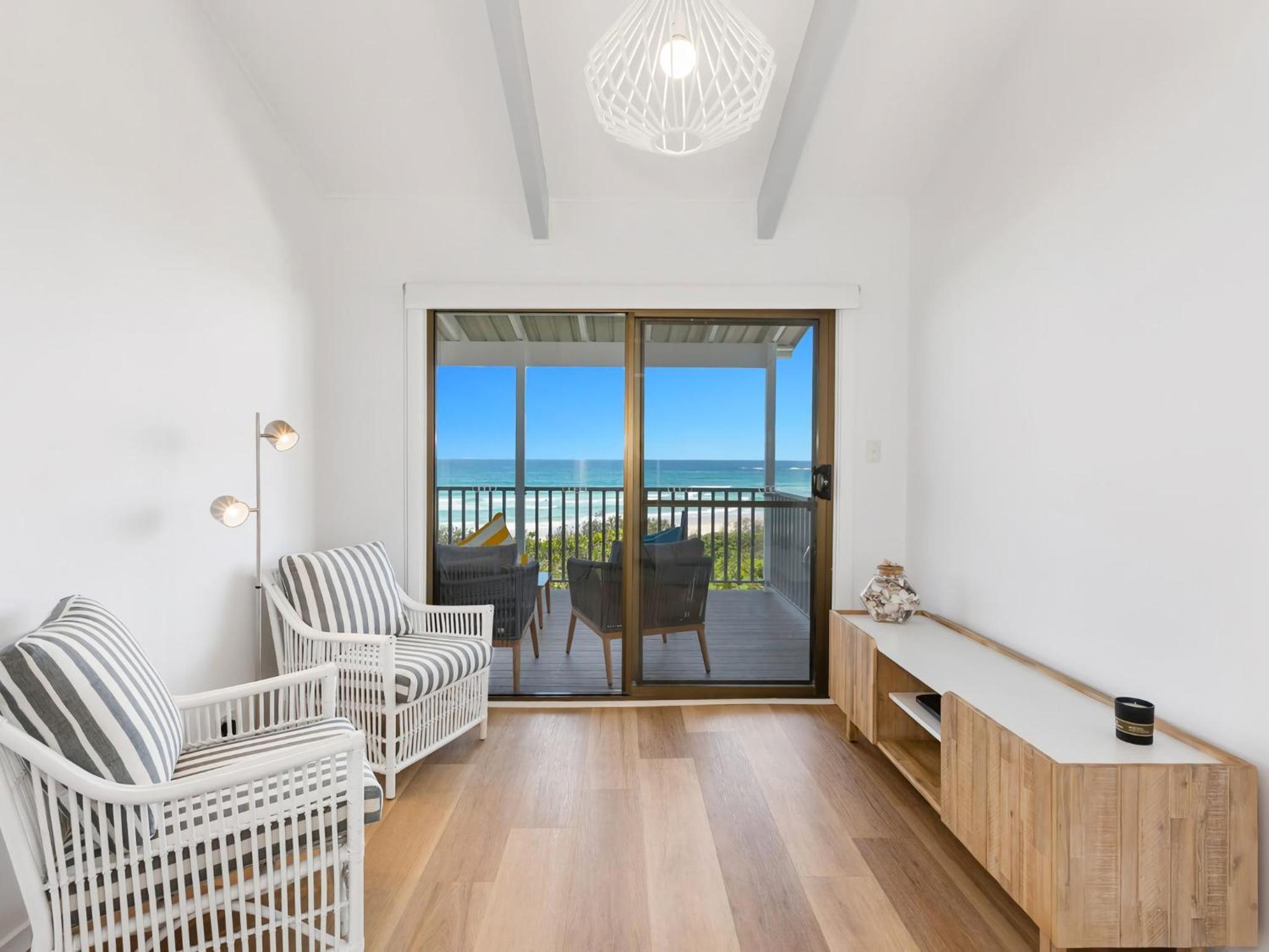 Sandpiper Beachfront House - Hastings Point
