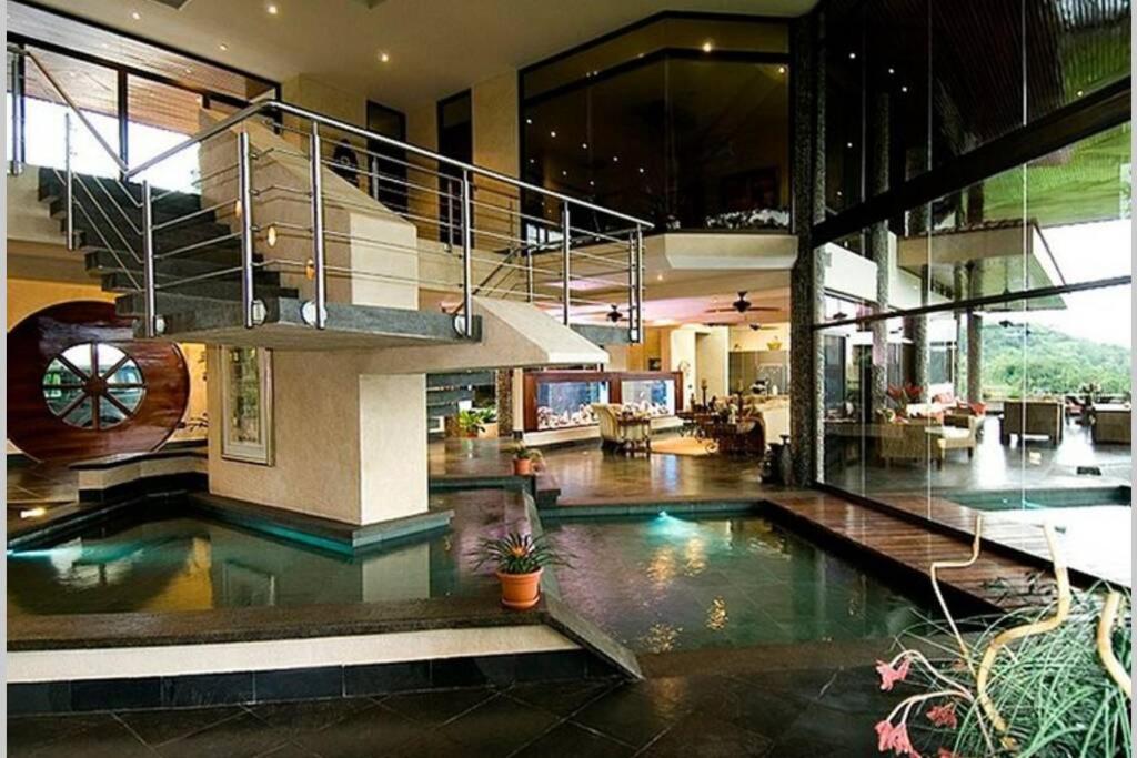 Villa Paraiso Estate