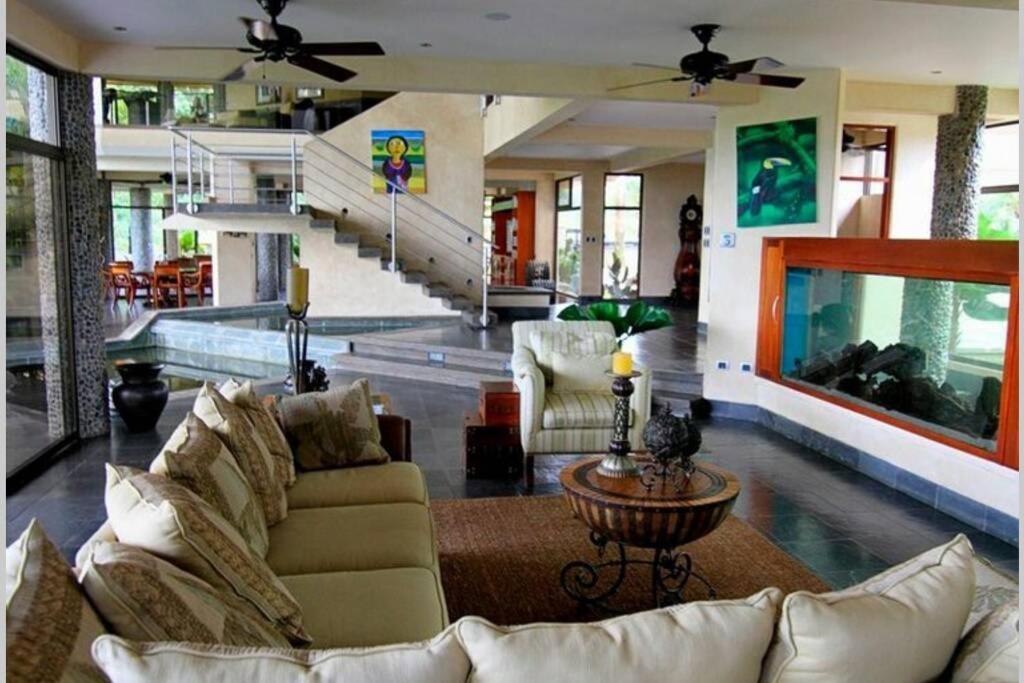 Villa Paraiso Estate