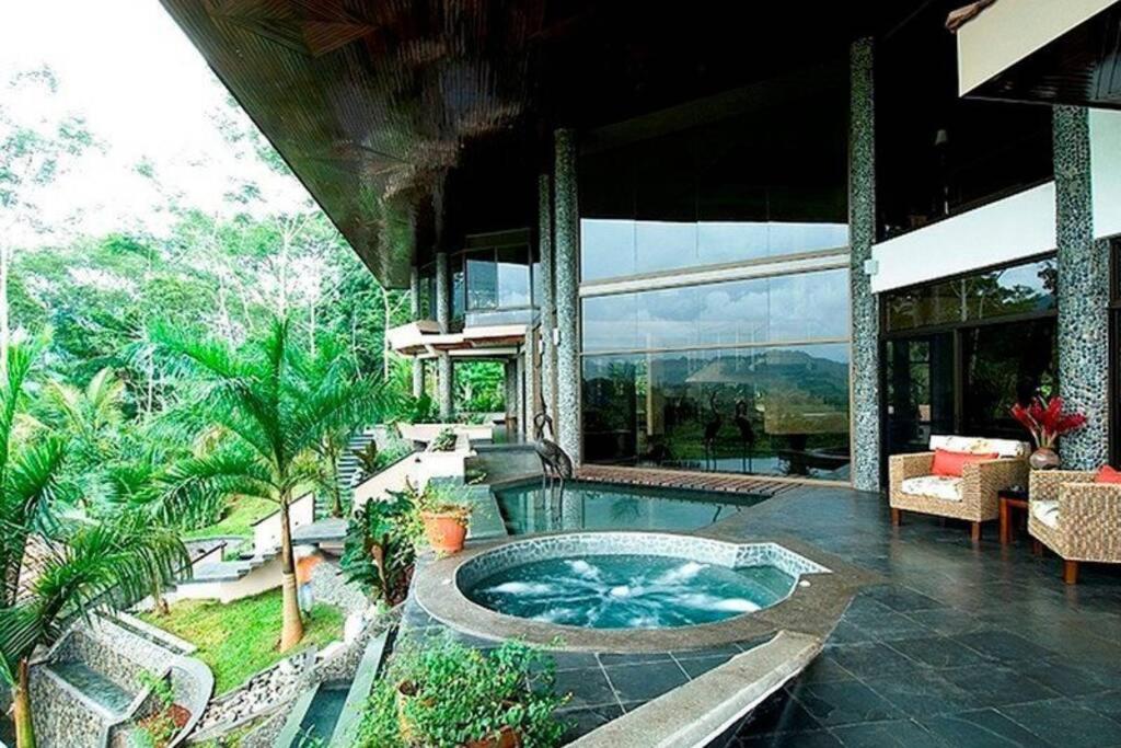 Villa Paraiso Estate