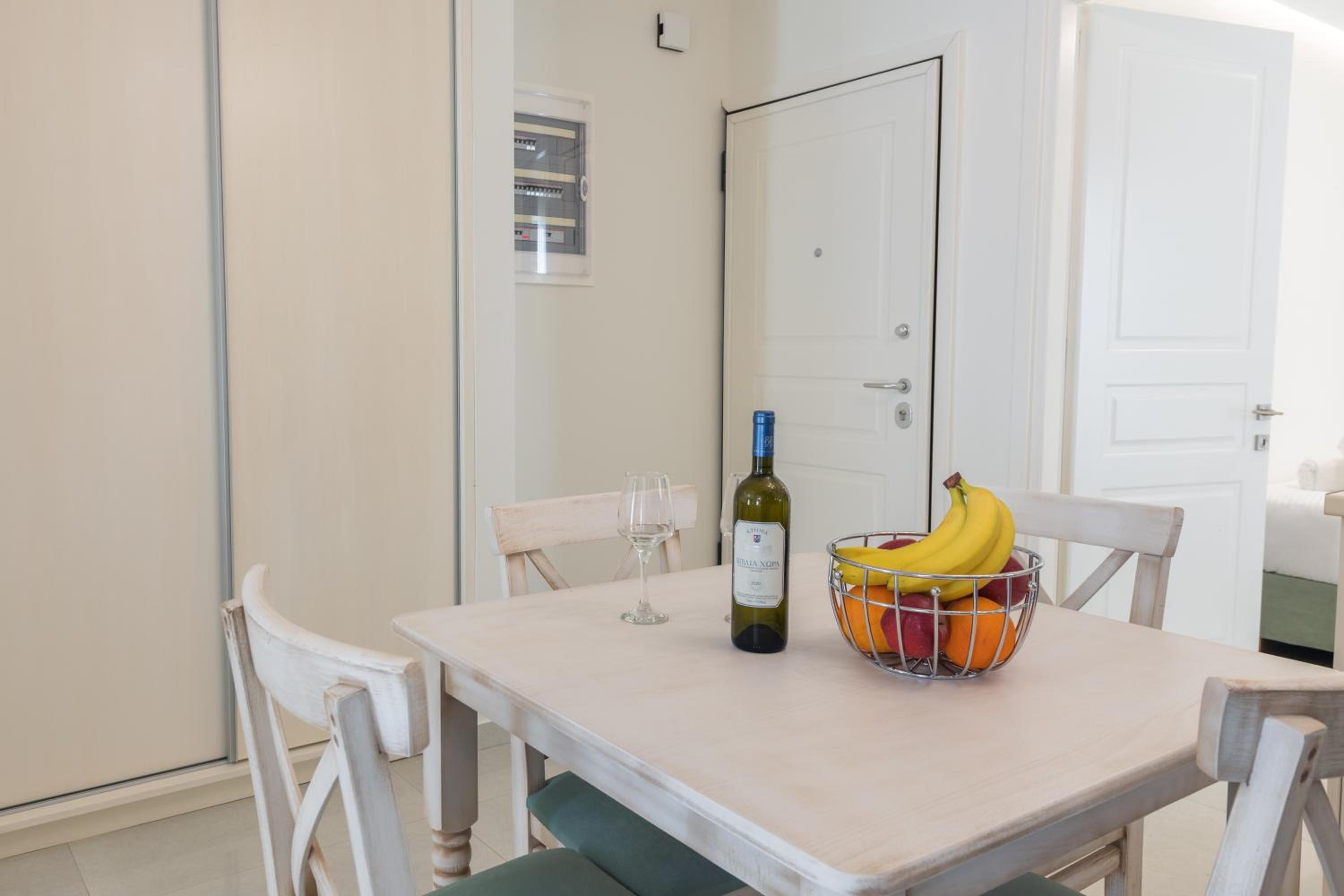 Elesya Luxury Apartment view 3