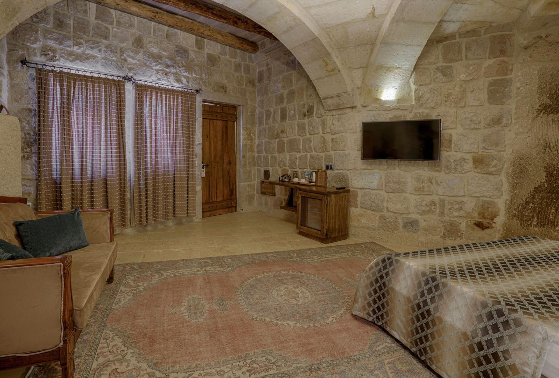 Hera Cave Suites - Image 109