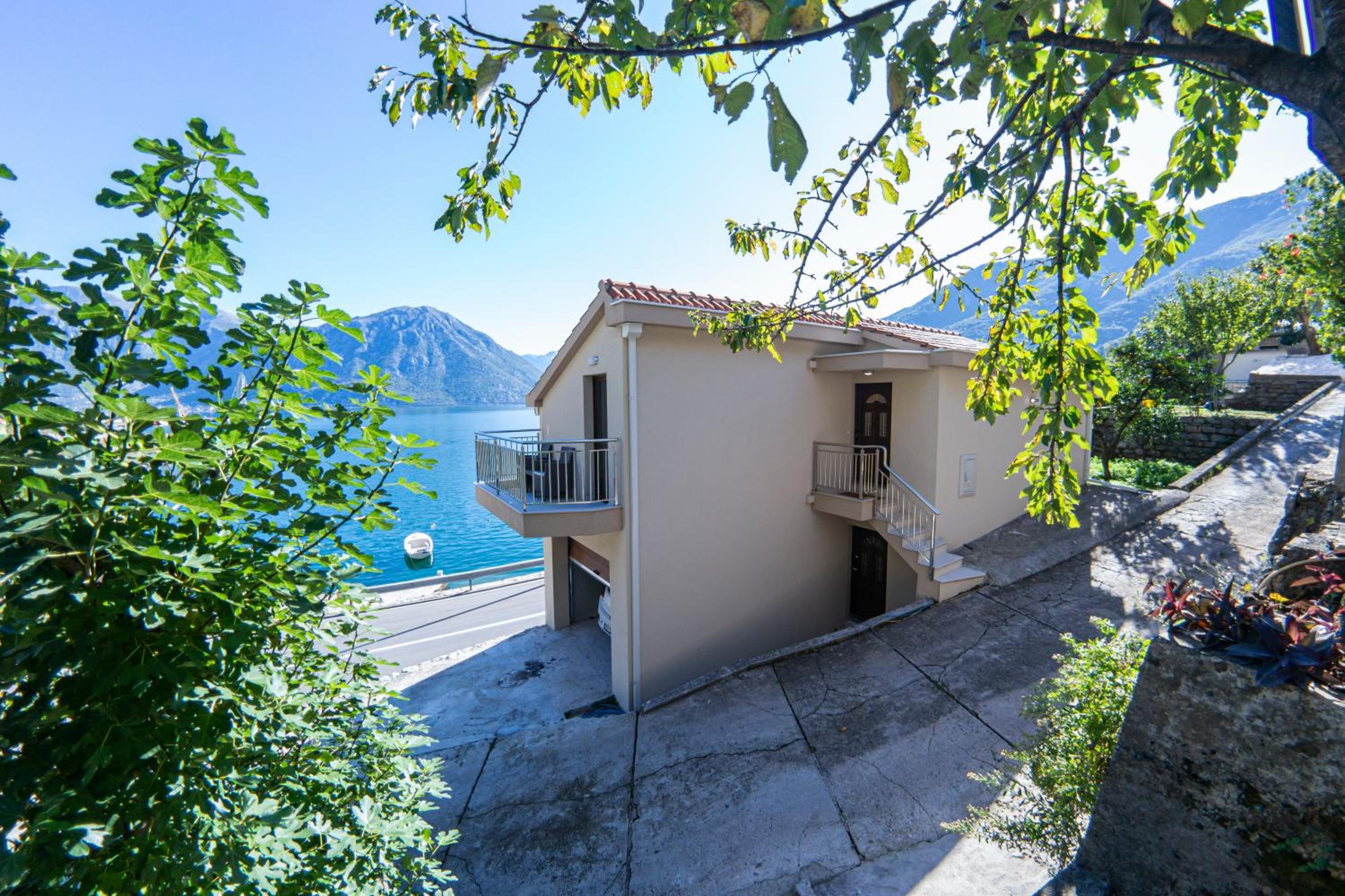 Summer home Morinj view 4