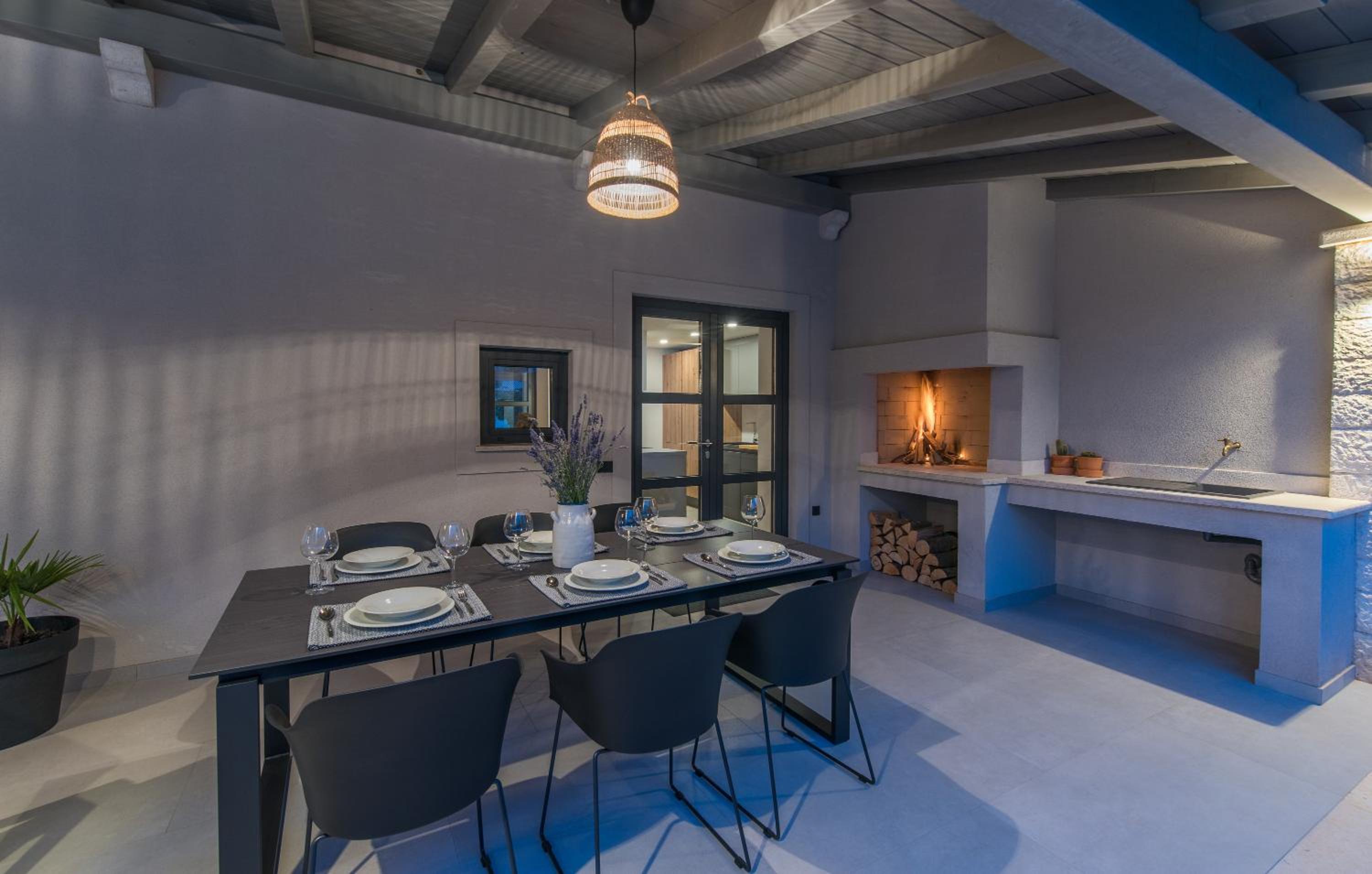 Stunning 3 Bedroom Villa with pool view 3