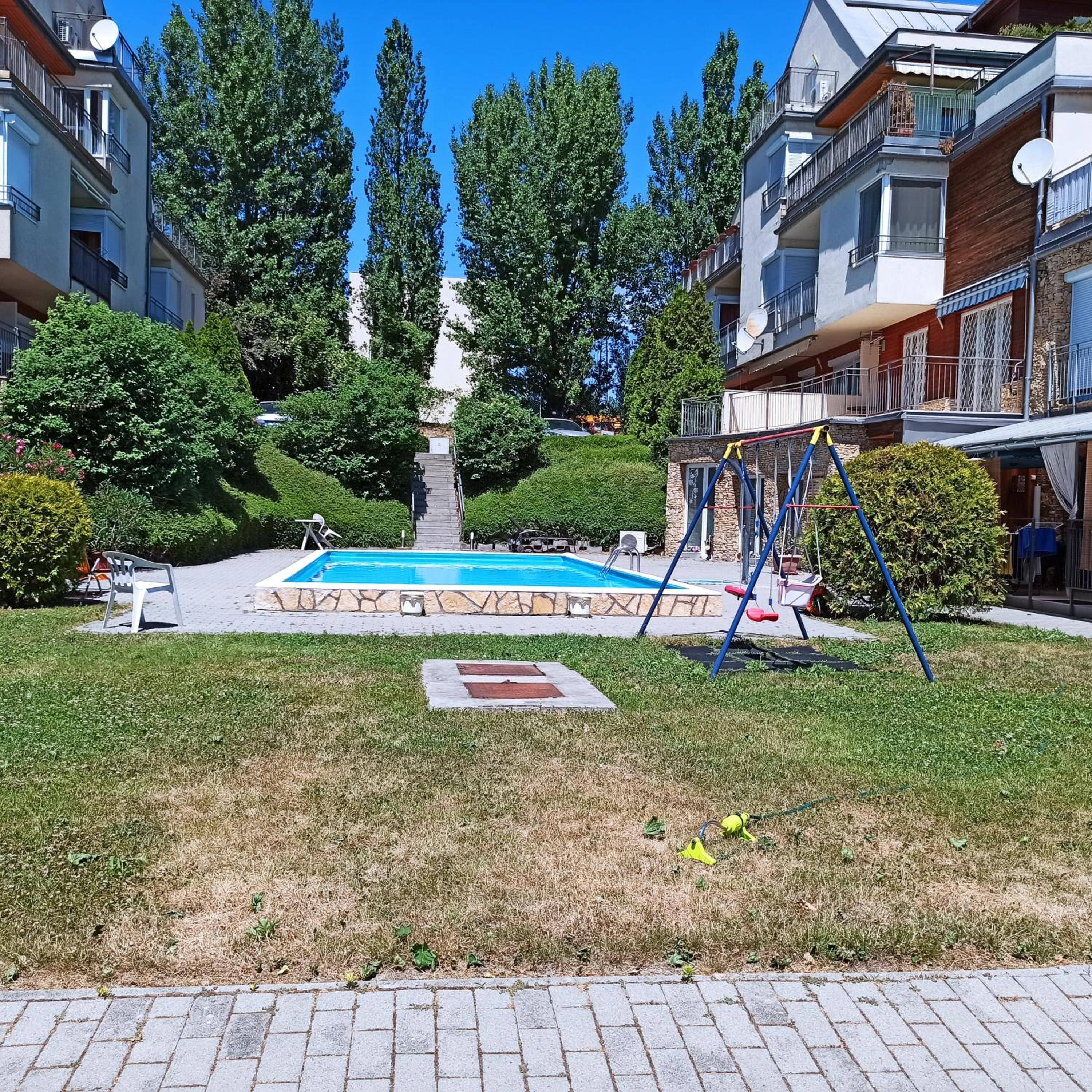 Peppy Apartment & Pool view 3