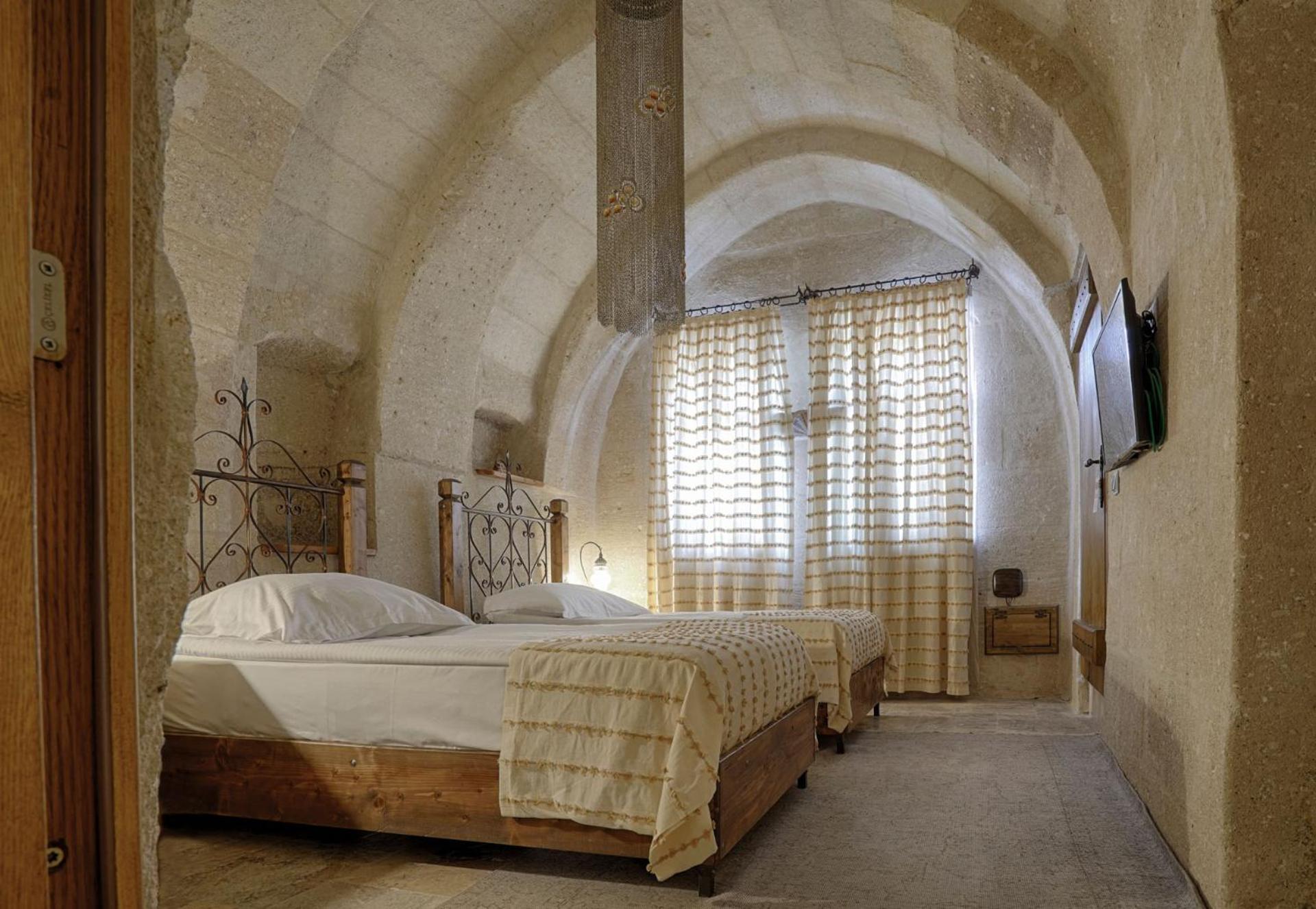 Hera Cave Suites - Image 27