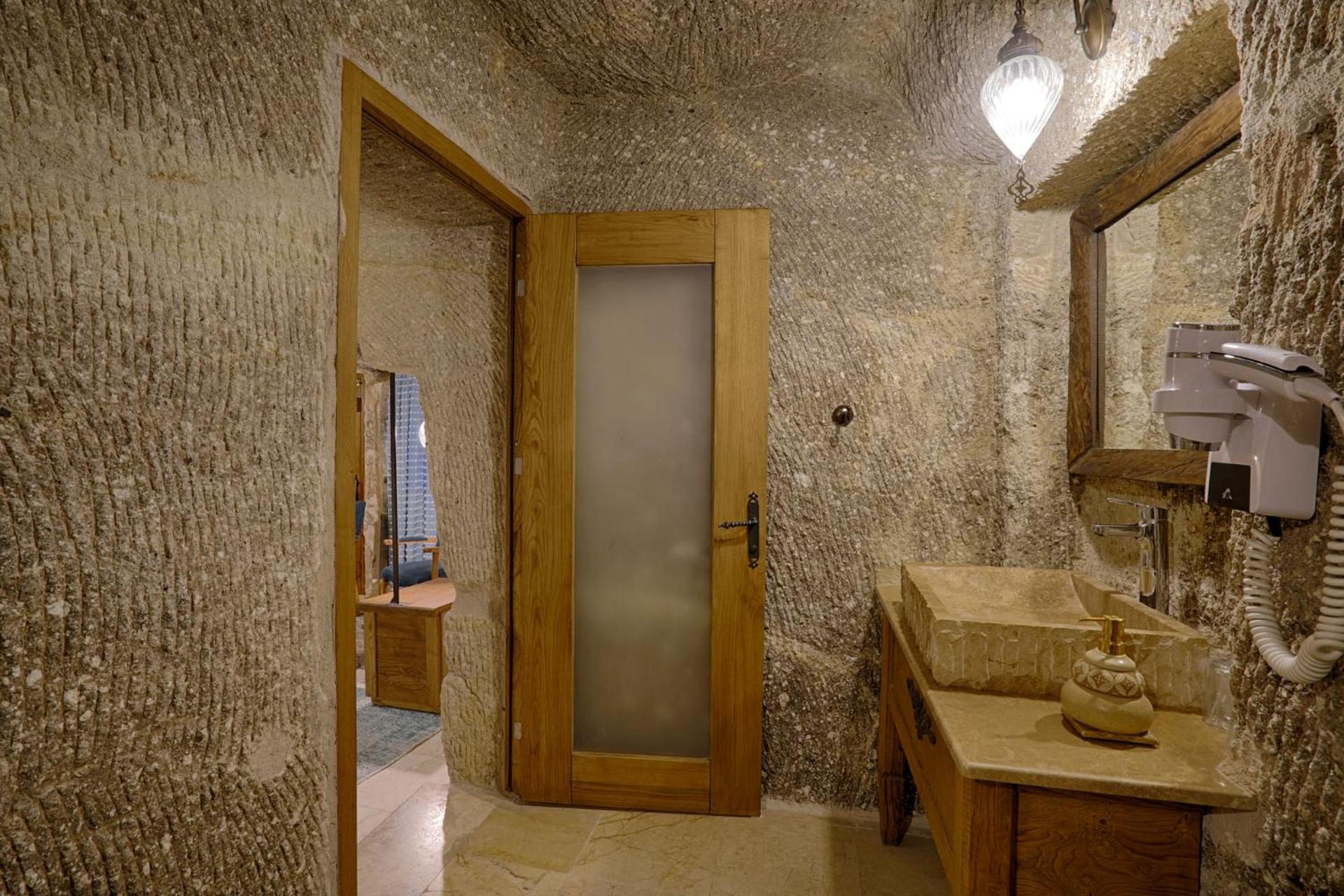 Hera Cave Suites - Image 9