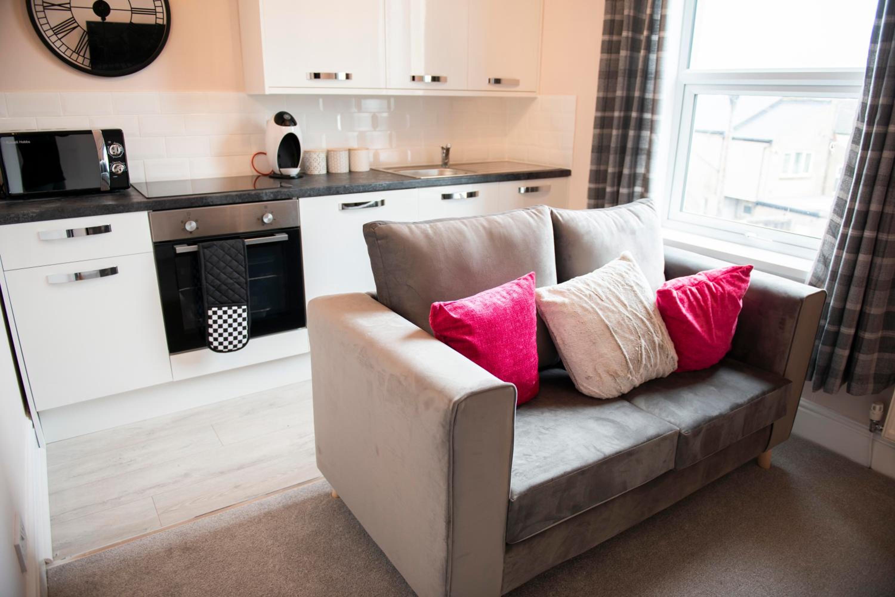 Charles Alexander Short Stay - Highcliffe Apartments view 5
