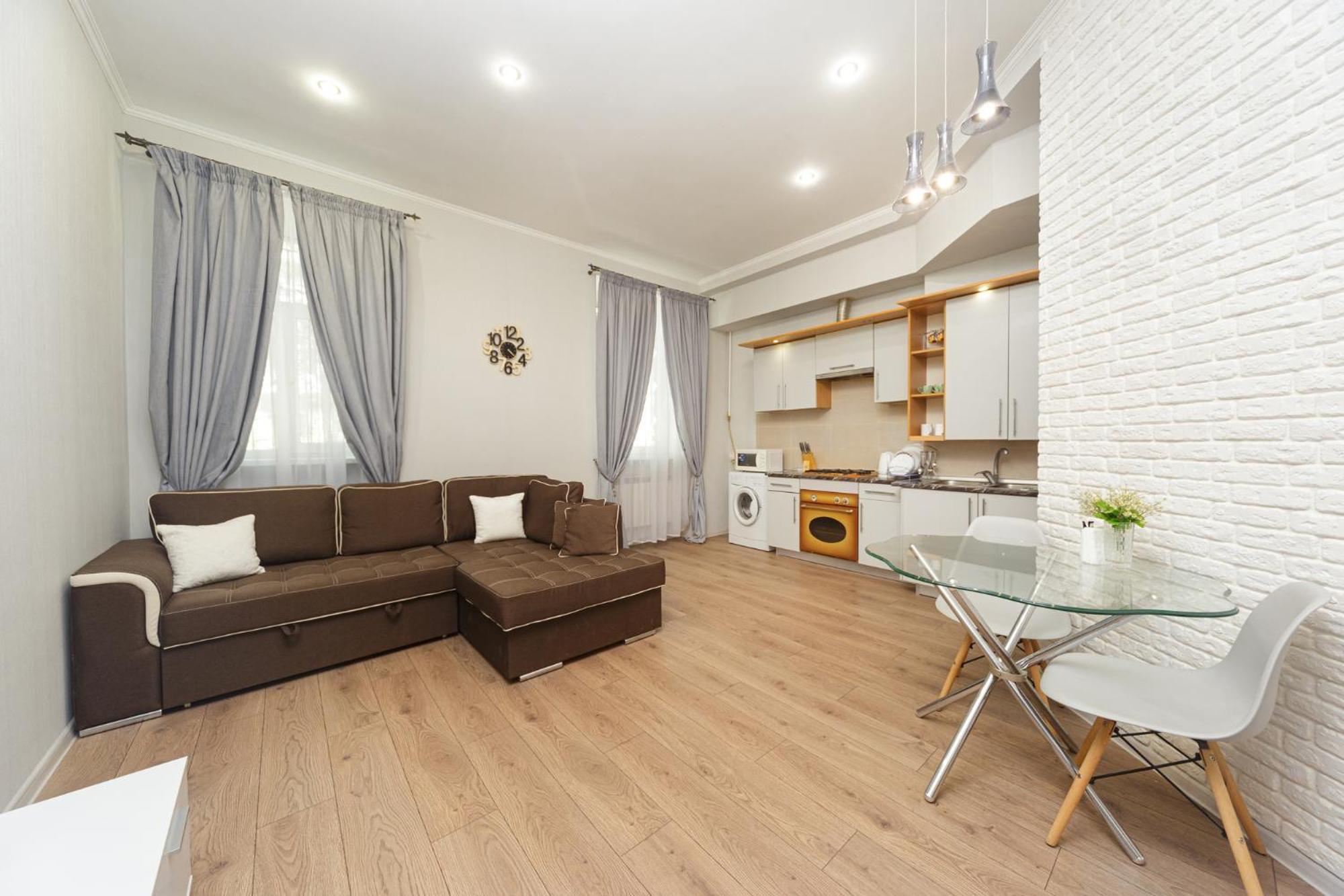Apartment Zhukovskogo 17 view 2