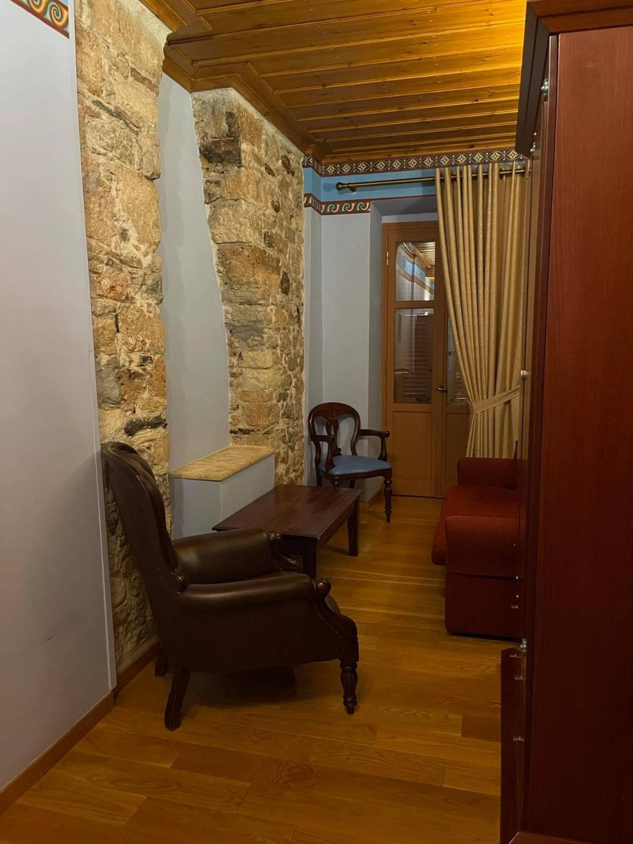 Kyveli Suites