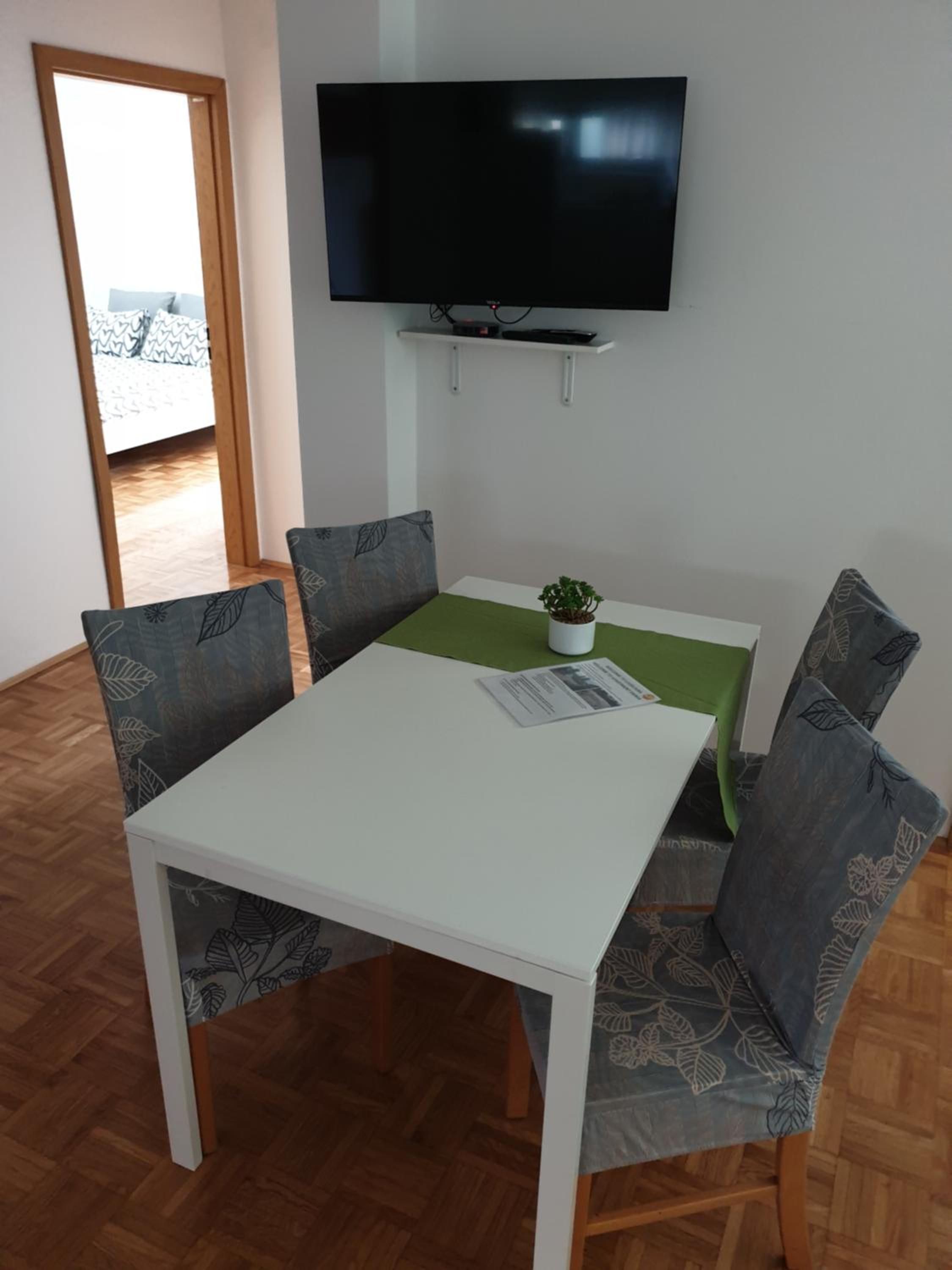 Apartment EMMA Ljubljana - FREE parking, AC, Wifi view 3