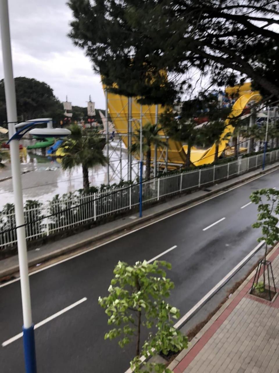 Arbi's Pool View Apartment