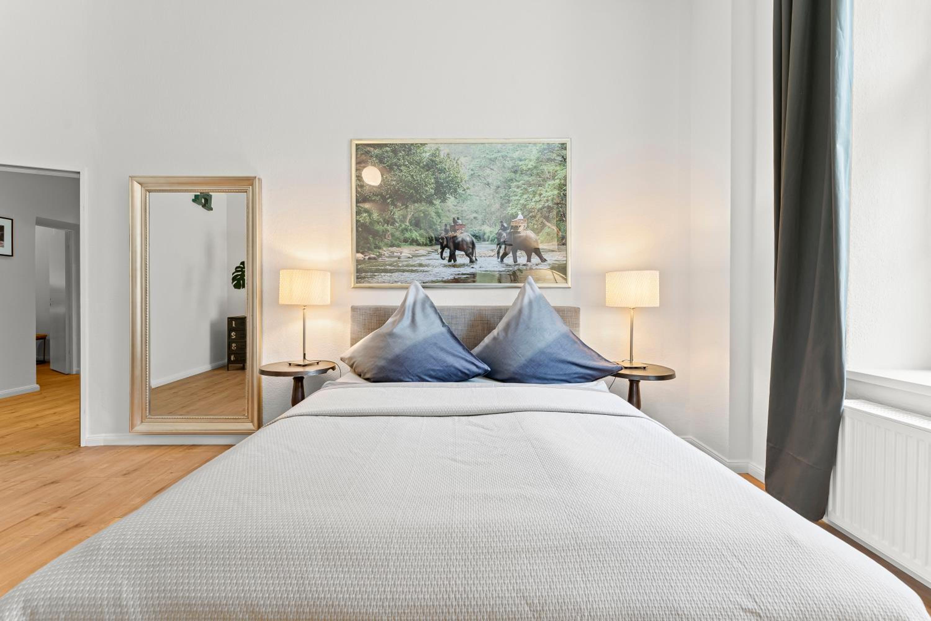 The Weichsel - Group Flat in Central Berlin, Family-Friendly, 3BR, 2 bath rooms, 4- 6 Guests