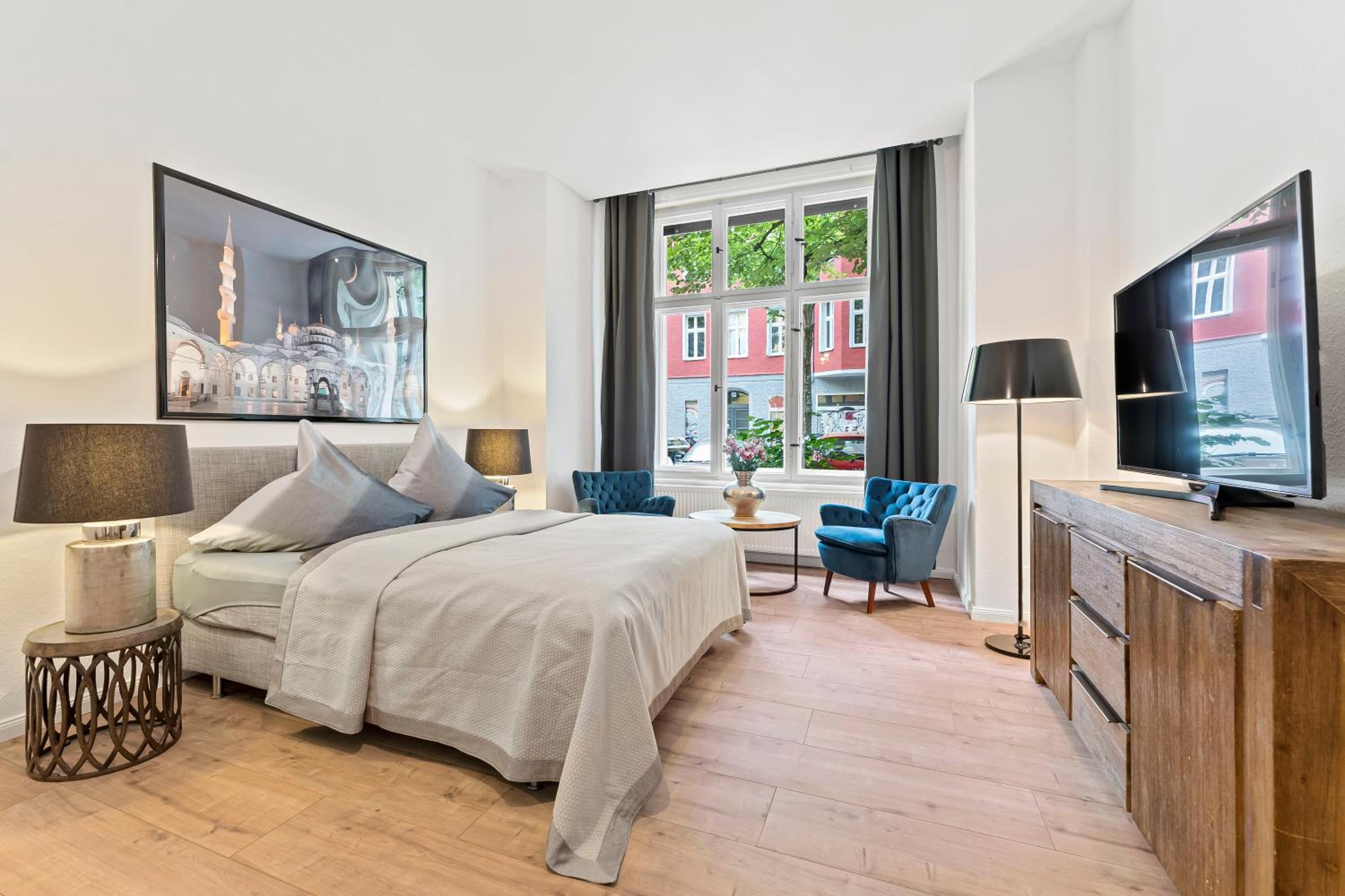 The Weichsel - Group Flat in Central Berlin, Family-Friendly, 3BR, 2 bath rooms, 4- 6 Guests