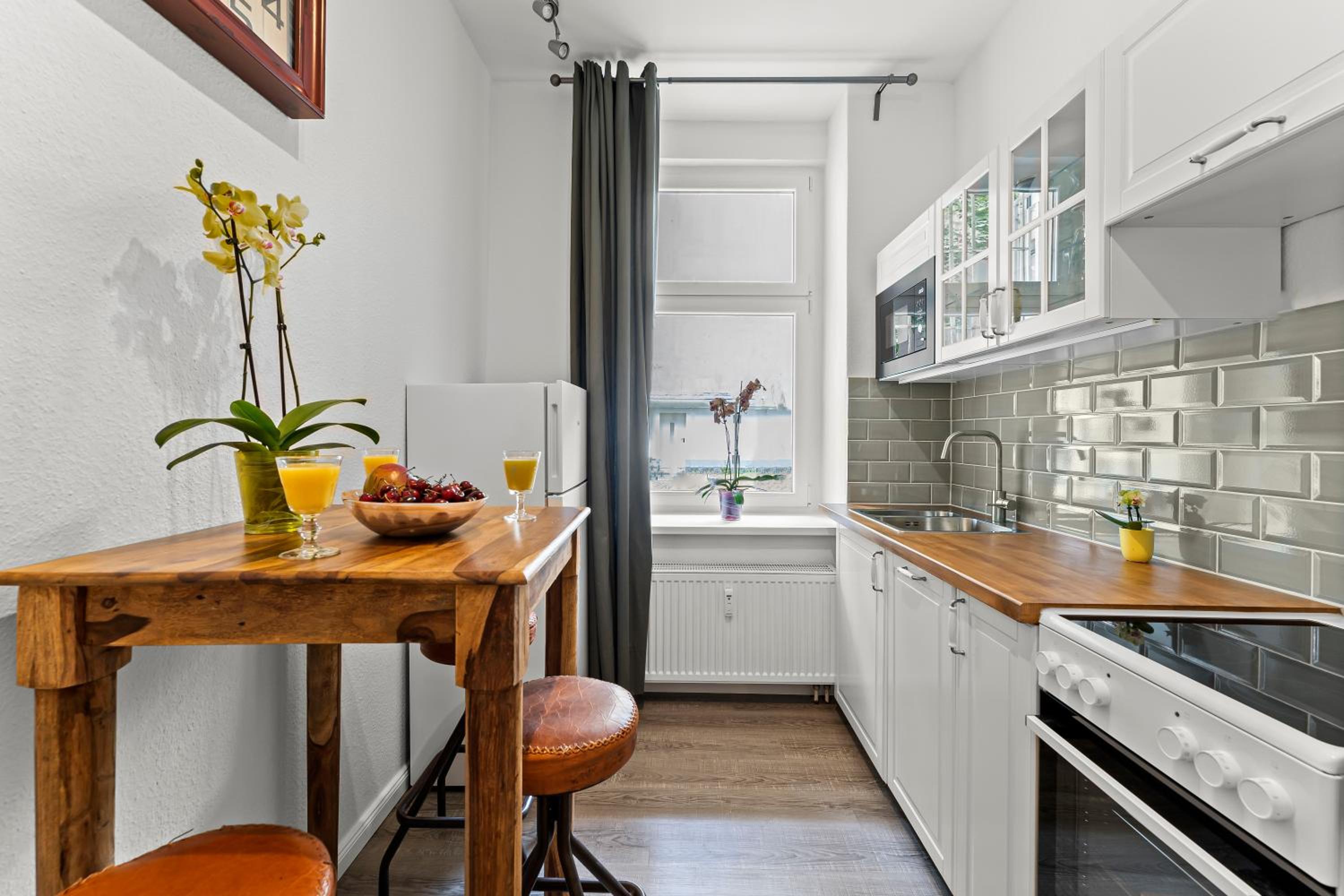 The Weichsel - Group Flat in Central Berlin, Family-Friendly, 3BR, 2 bath rooms, 4- 6 Guests