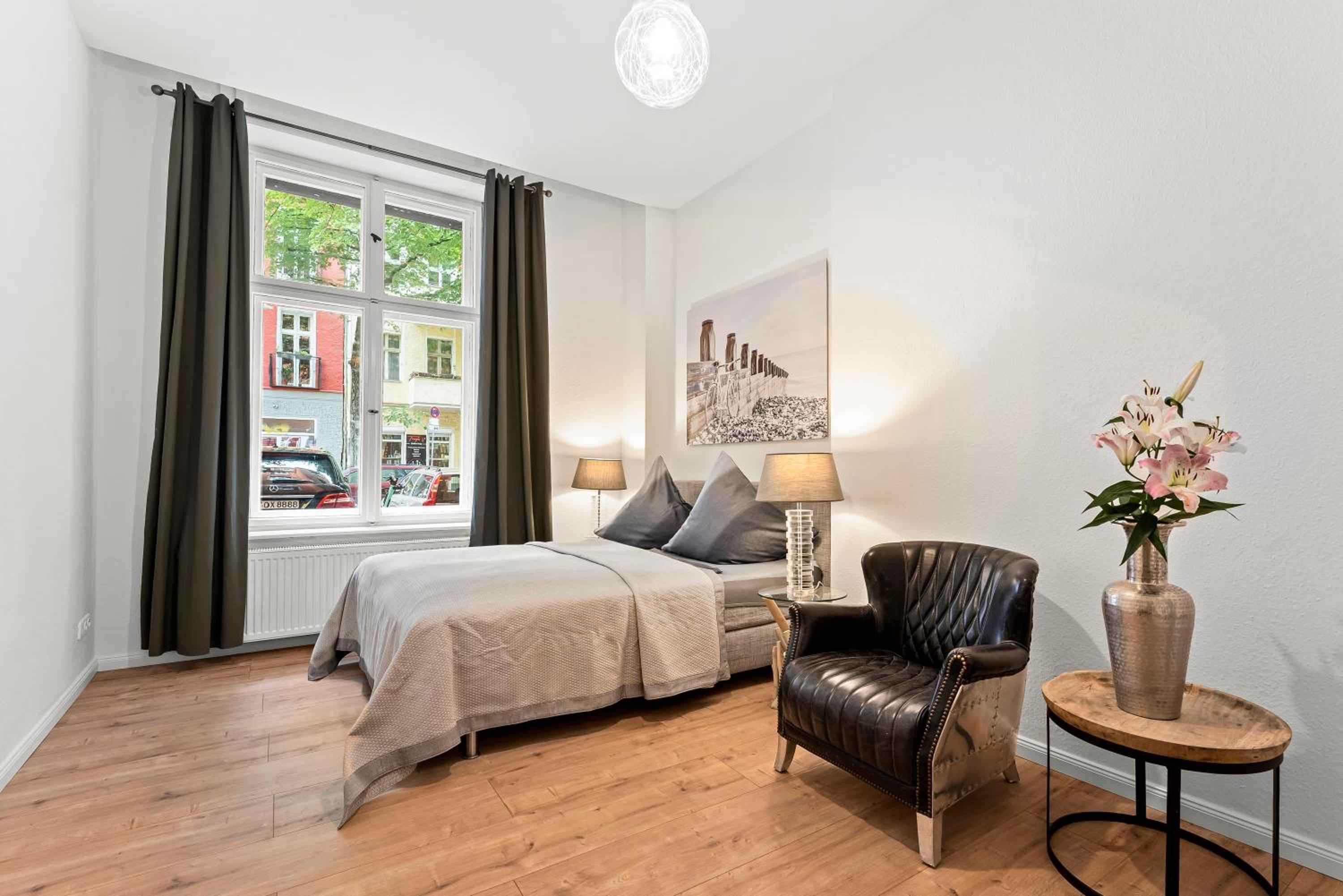 The Weichsel - Group Flat in Central Berlin, Family-Friendly, 3BR, 2 bath rooms, 4- 6 Guests