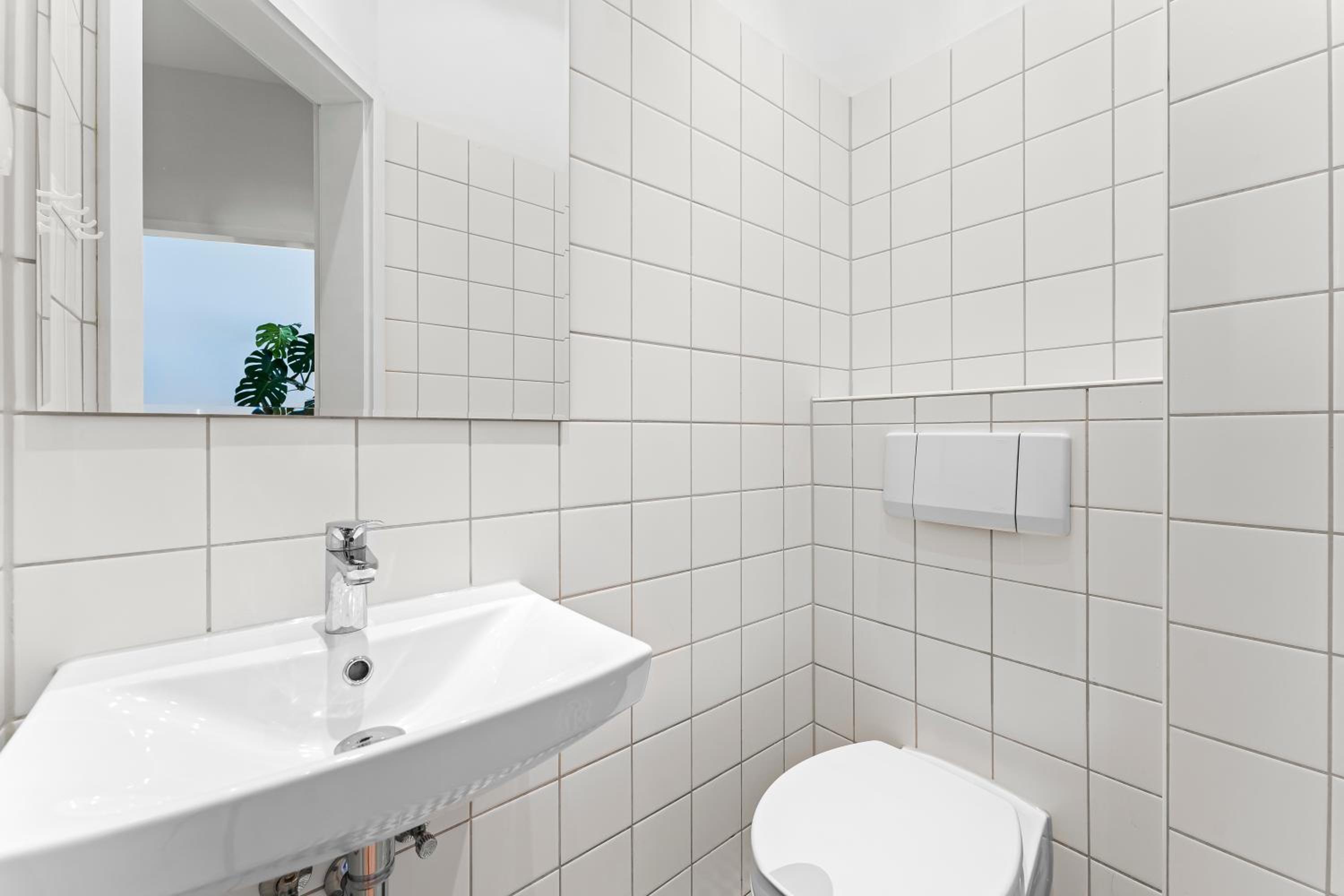 The Weichsel - Group Flat in Central Berlin, Family-Friendly, 3BR, 2 bath rooms, 4- 6 Guests