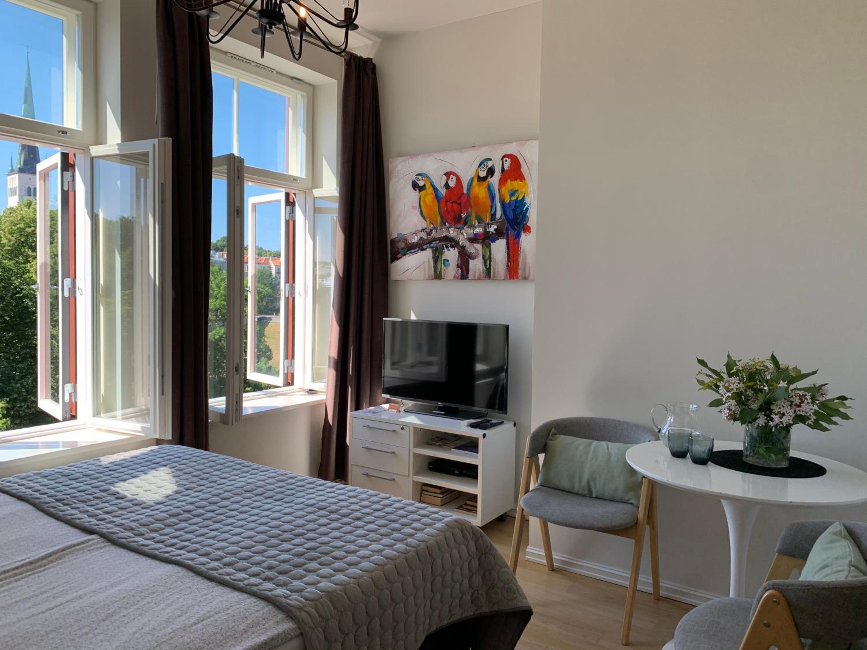 Orange Apartments Mere