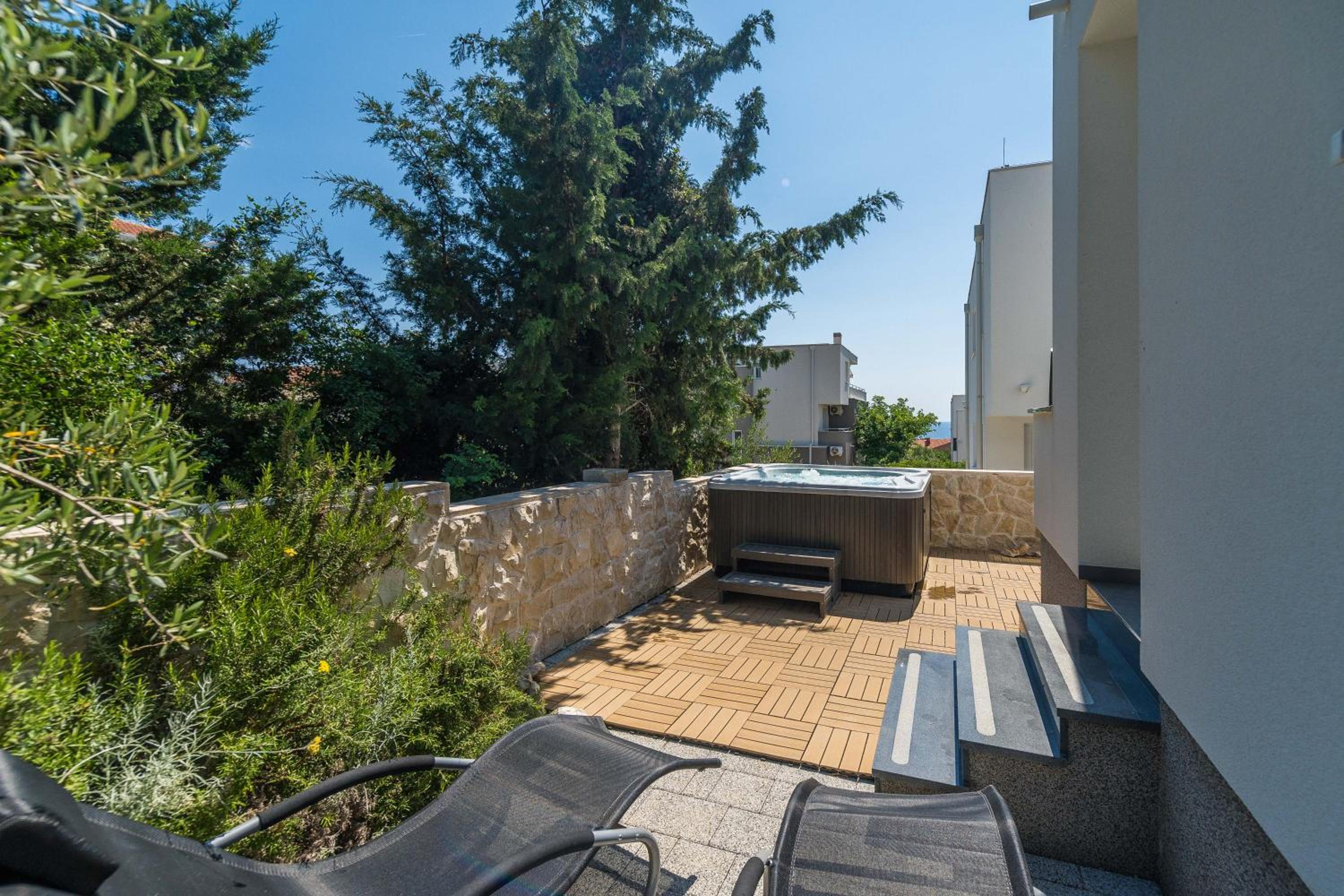 Tomana Deluxe Duplex Apartment with Jacuzzi view 2