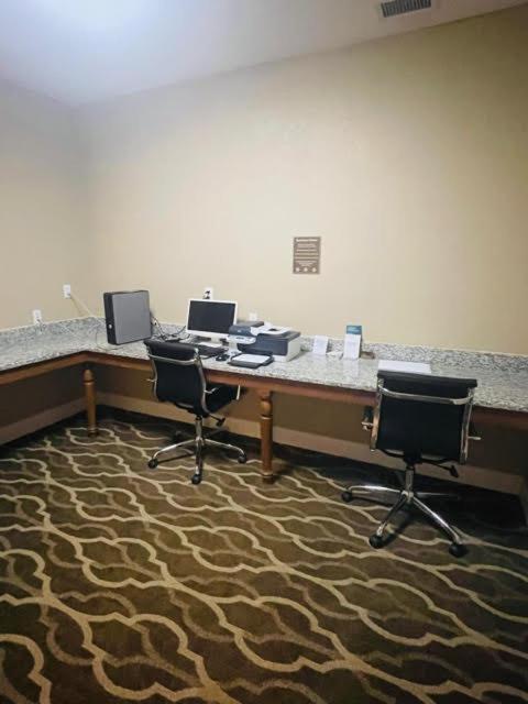 Comfort Inn Hebron-Lowell Area