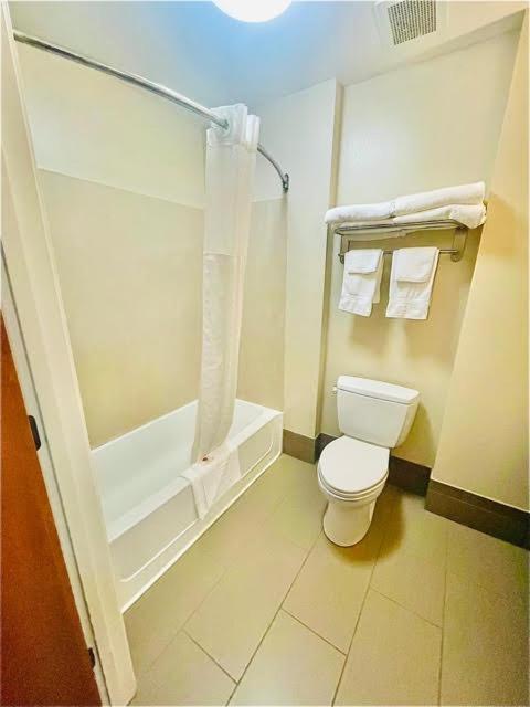 Comfort Inn Hebron-Lowell Area