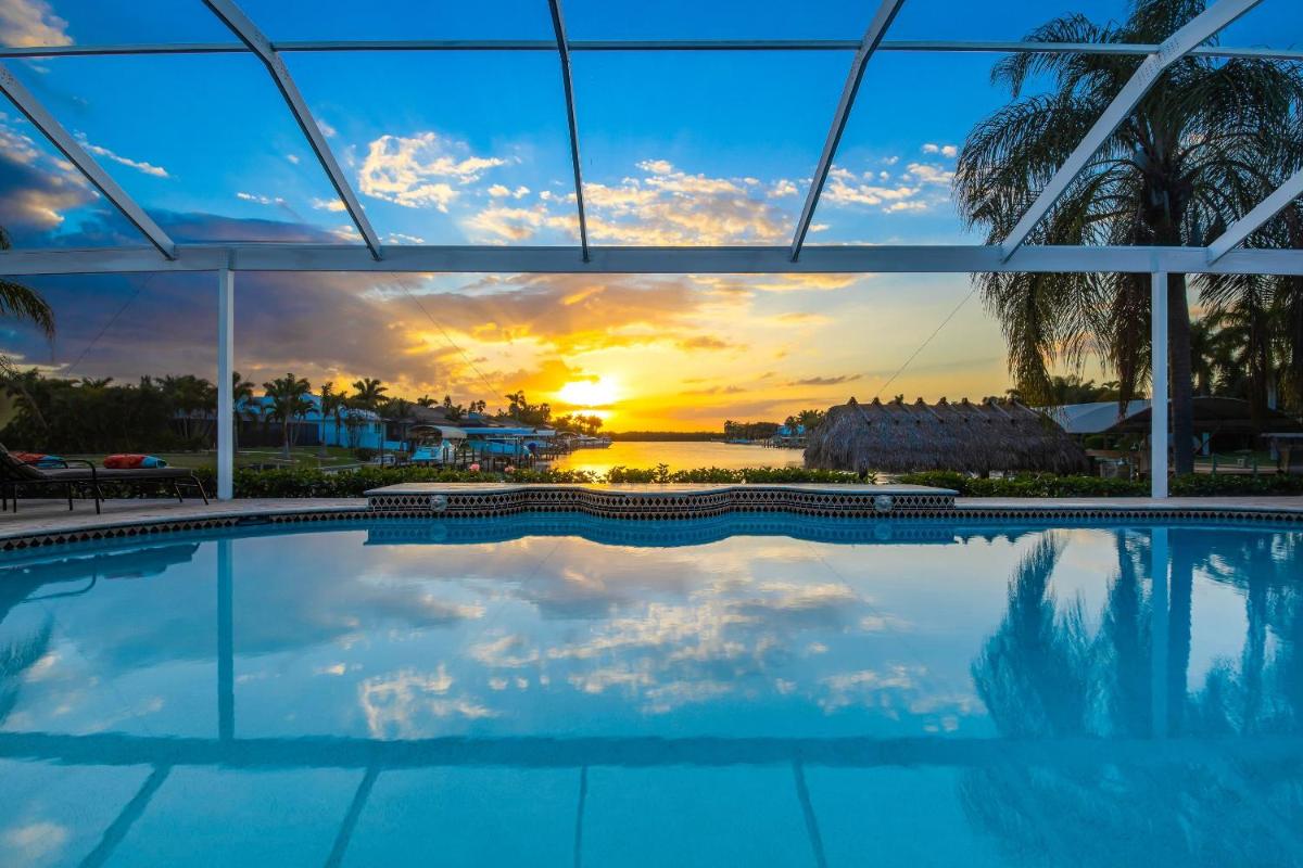 STUNNING Villa with Custom pool, Spa, pool table, Kayaks & sleeps 14! - Villa Flandria - Roelens view 2