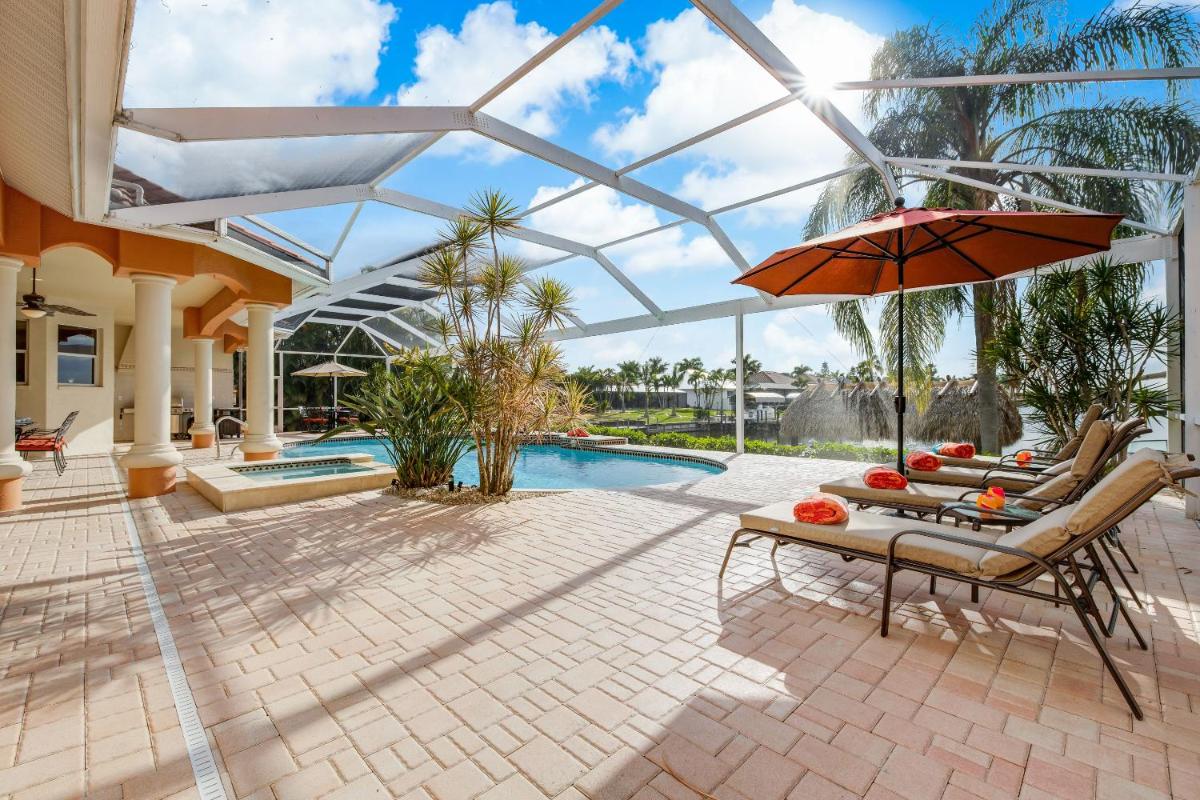 STUNNING Villa with Custom pool, Spa, pool table, Kayaks & sleeps 14! - Villa Flandria - Roelens view 5