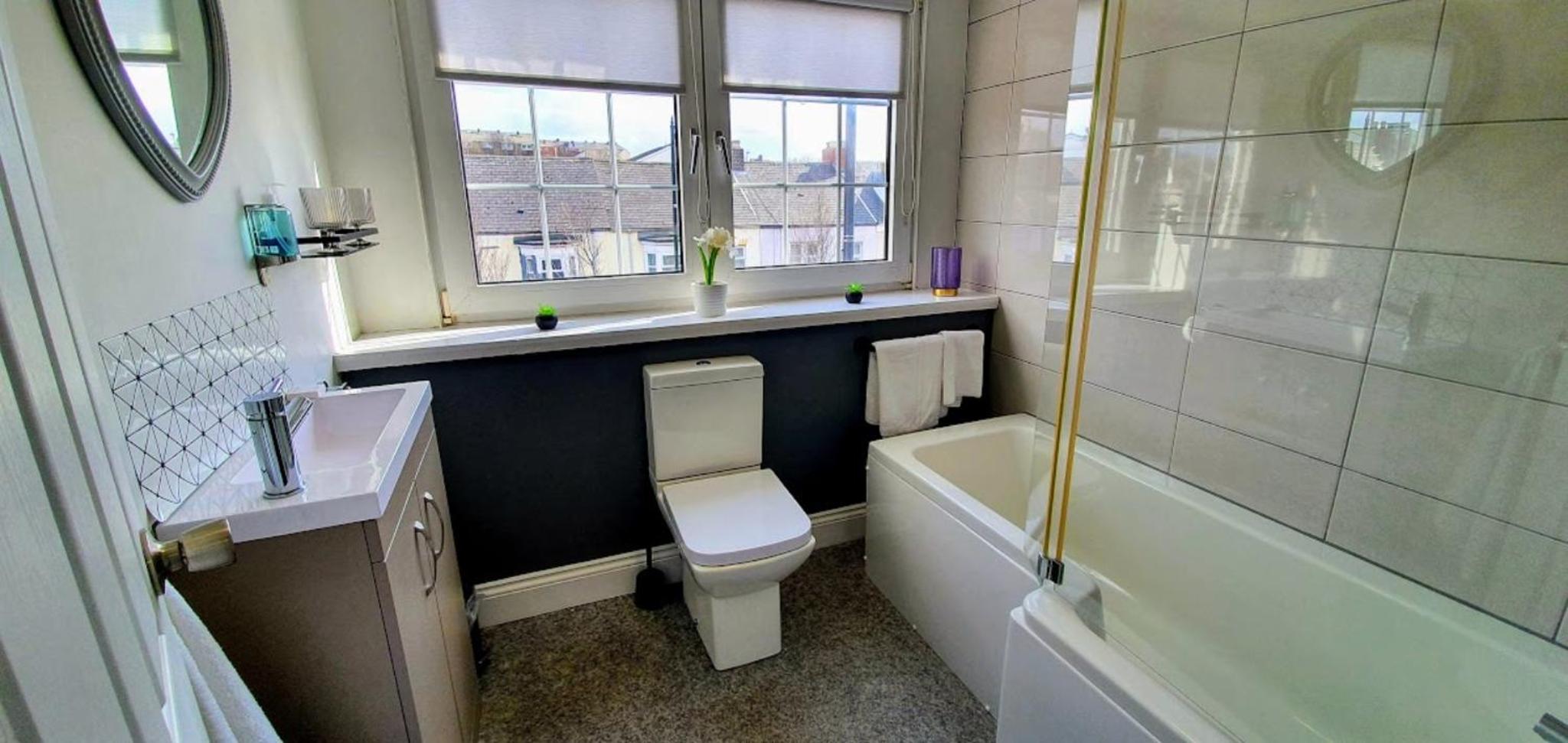 South Shields Vacations - The Clifton - Property Image 9