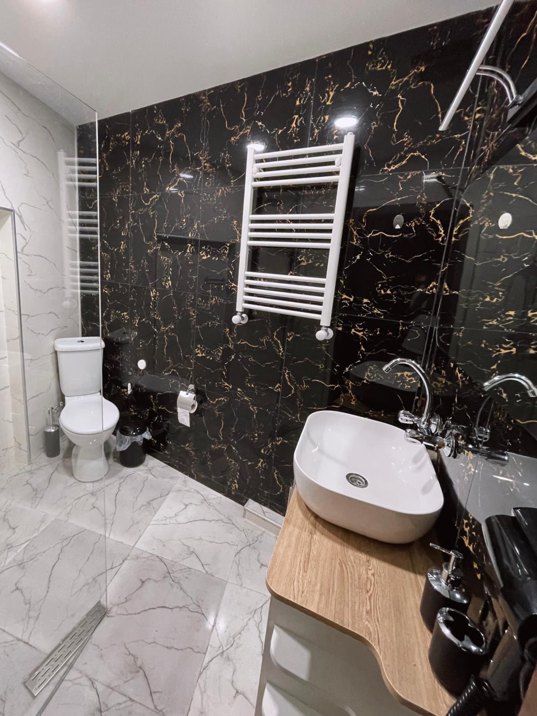 Hotel ULYSSES en Mtskheta — bathroom