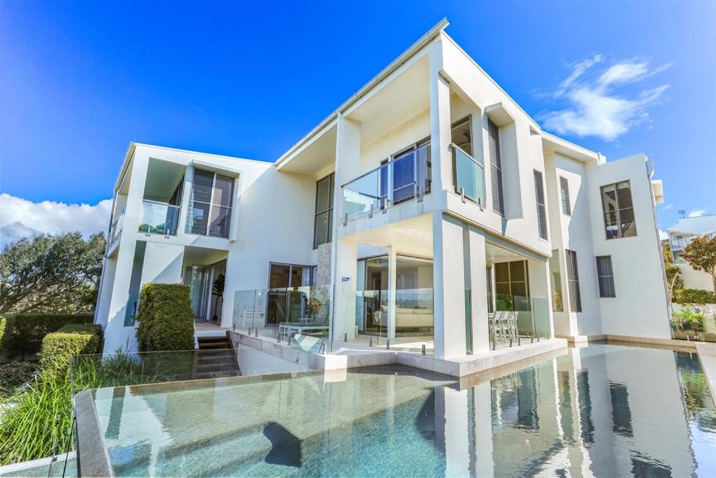 Indulgent beachside luxury, Sunrise Beach